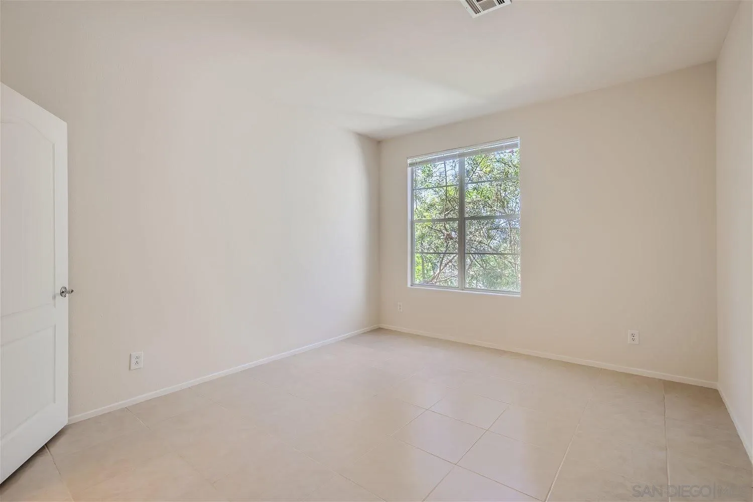 Photo #4: 250018167 Listing 