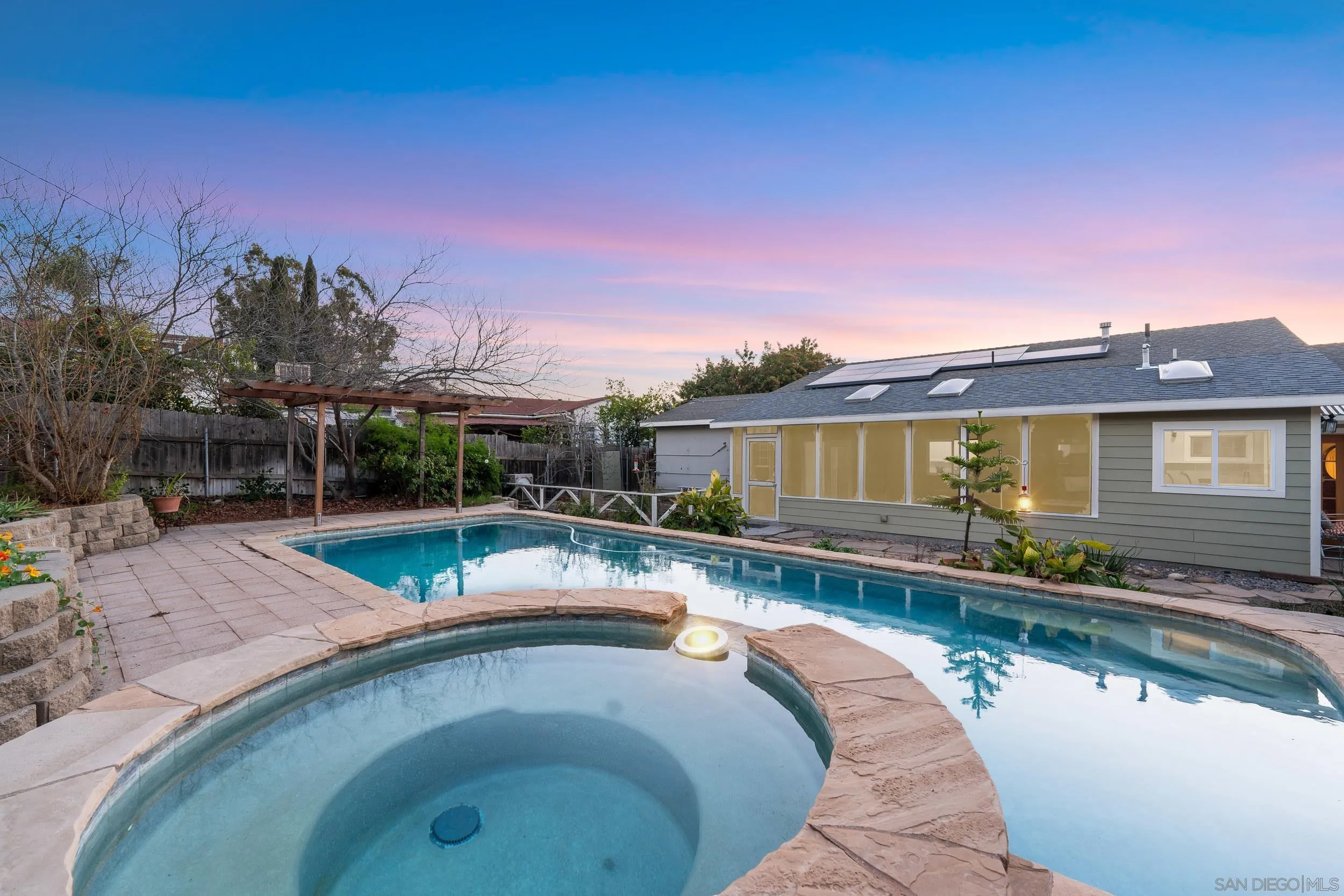 https://cdn.realtyfeed.com/cdn/127/250018239/01c3cc386b93981b12dd550d2c5fc586.webp