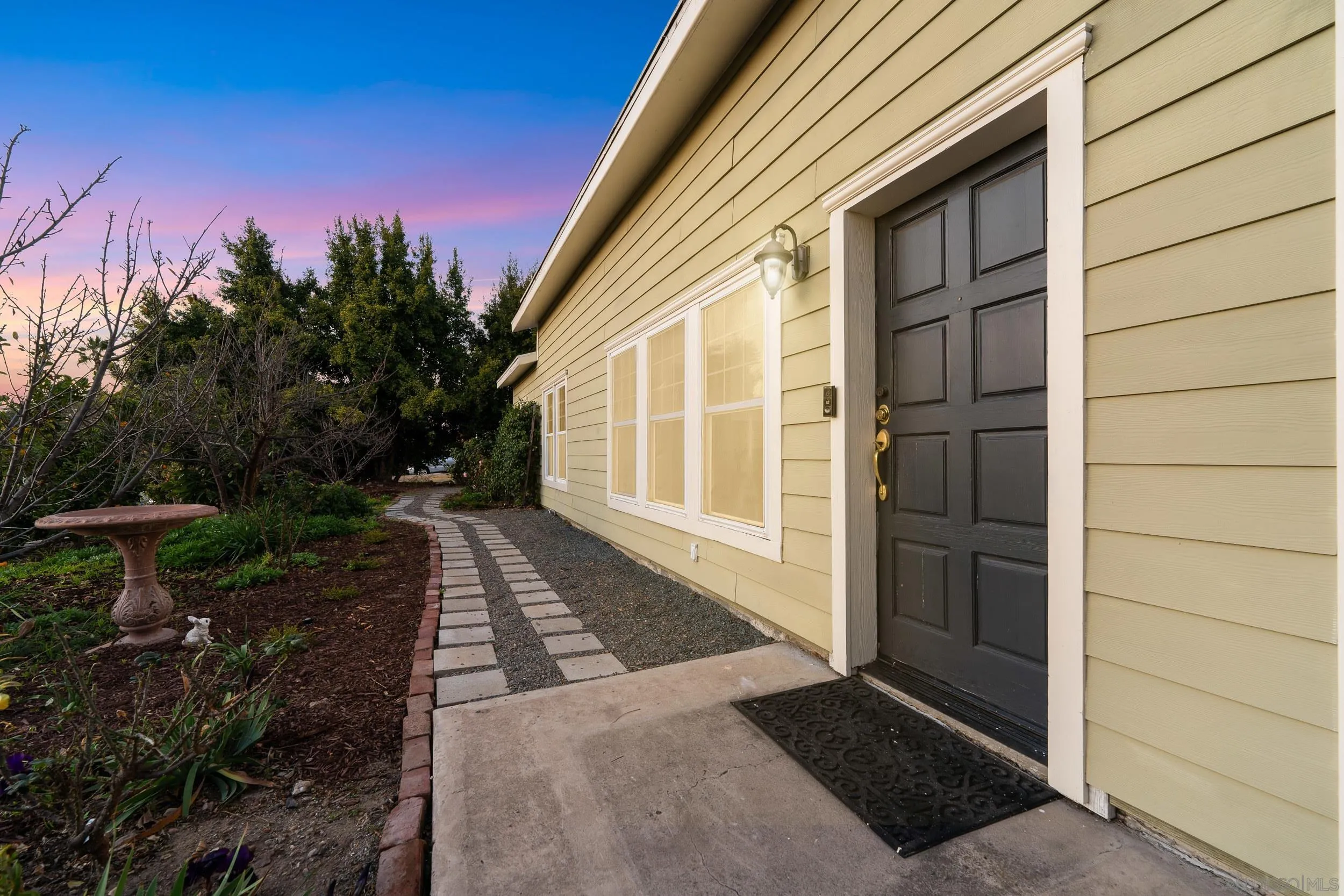 https://cdn.realtyfeed.com/cdn/127/250018239/39ad42785e1c77795879a7136876e646.webp
