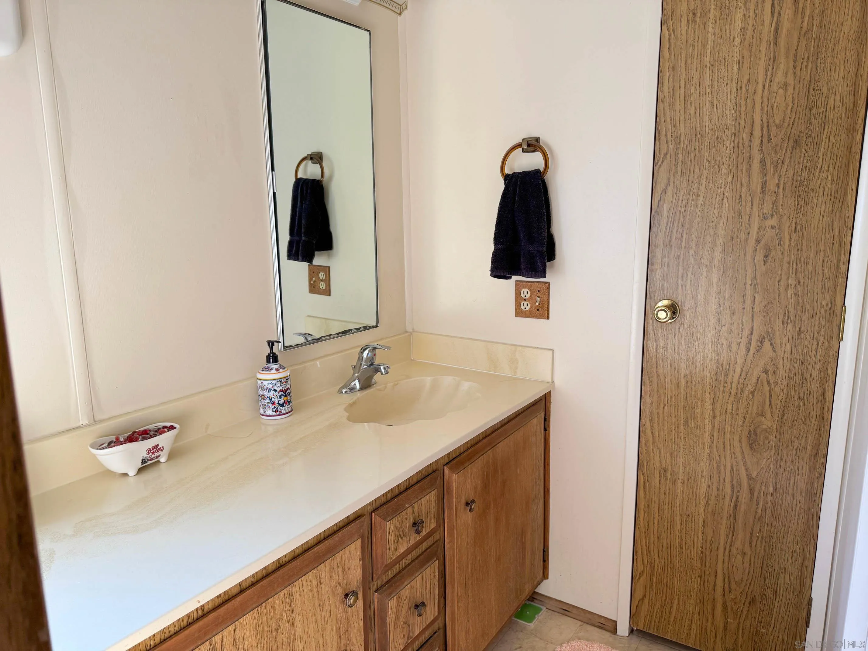 https://cdn.realtyfeed.com/cdn/127/250018304/8a468c8ce7255a937f56cbdfcbcf1311.webp