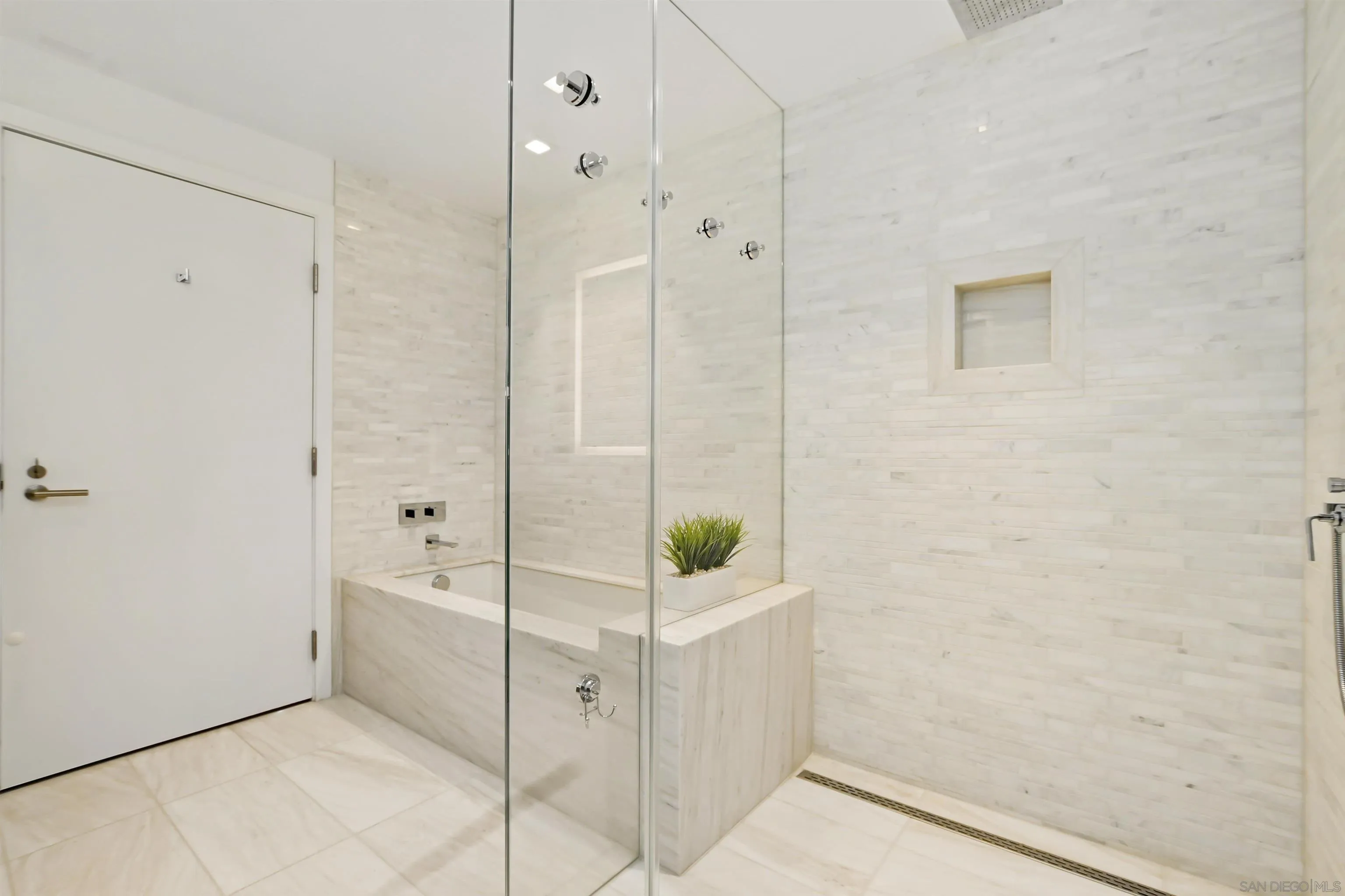 Photo #6: 250018377 Listing 