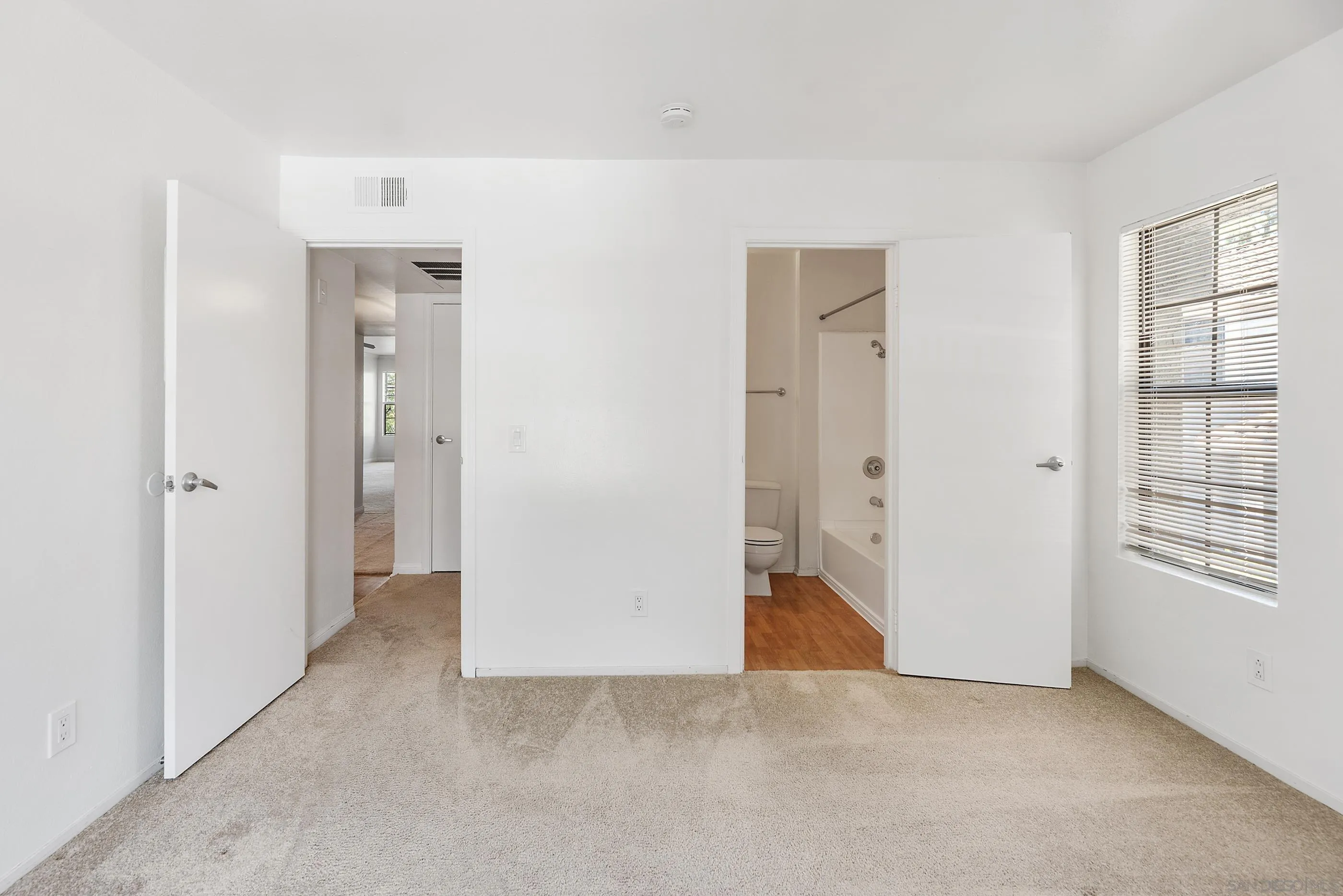 https://cdn.realtyfeed.com/cdn/127/250018431/a806face1f019a3bd0f851eee6d67596.webp