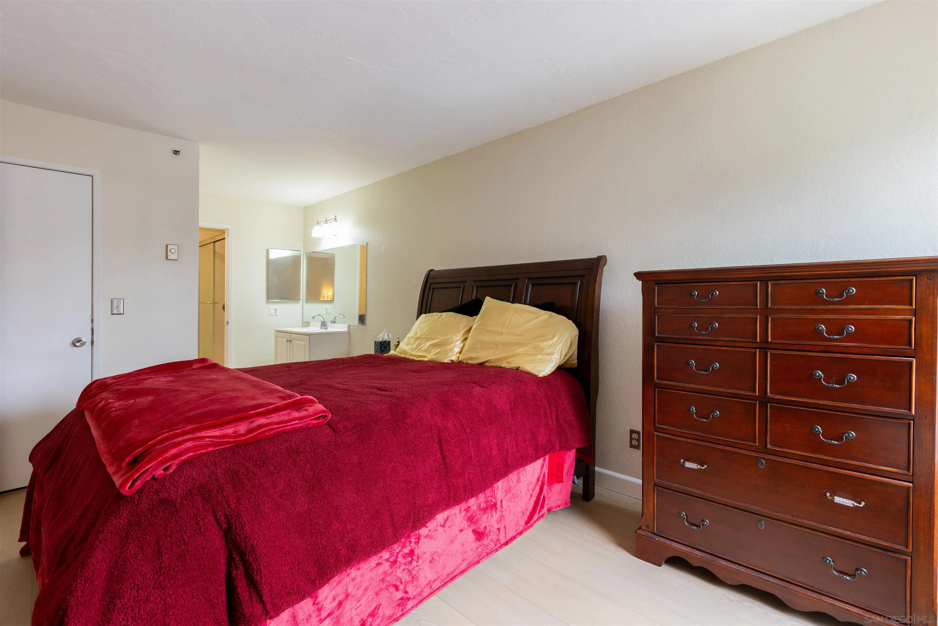 https://cdn.realtyfeed.com/cdn/127/250018614/34322c60764b87a33da638ed45a4ad0d.webp