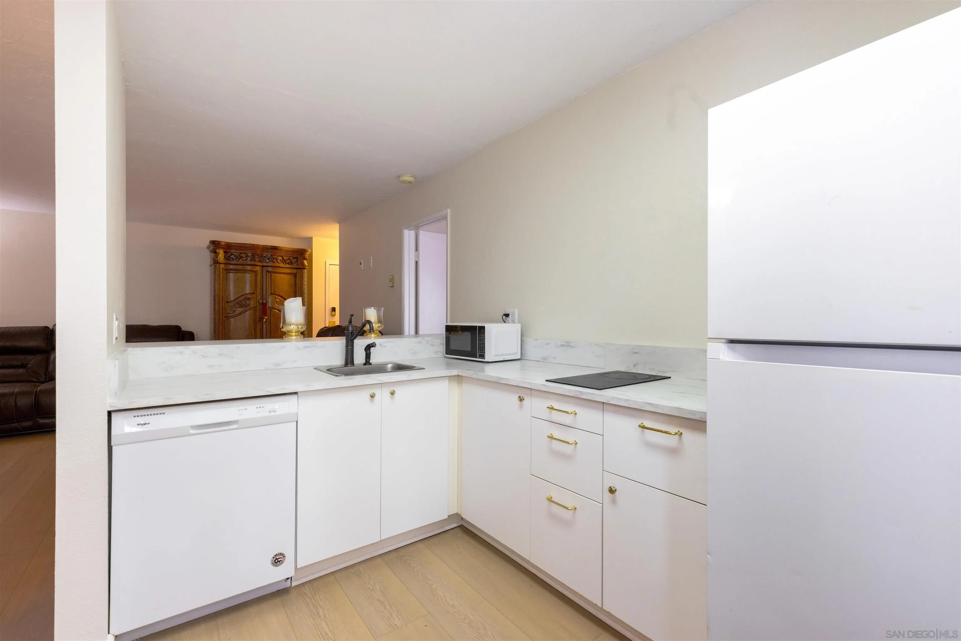 https://cdn.realtyfeed.com/cdn/127/250018614/50601987ecdbc8aea43f8e782e790dd6.webp