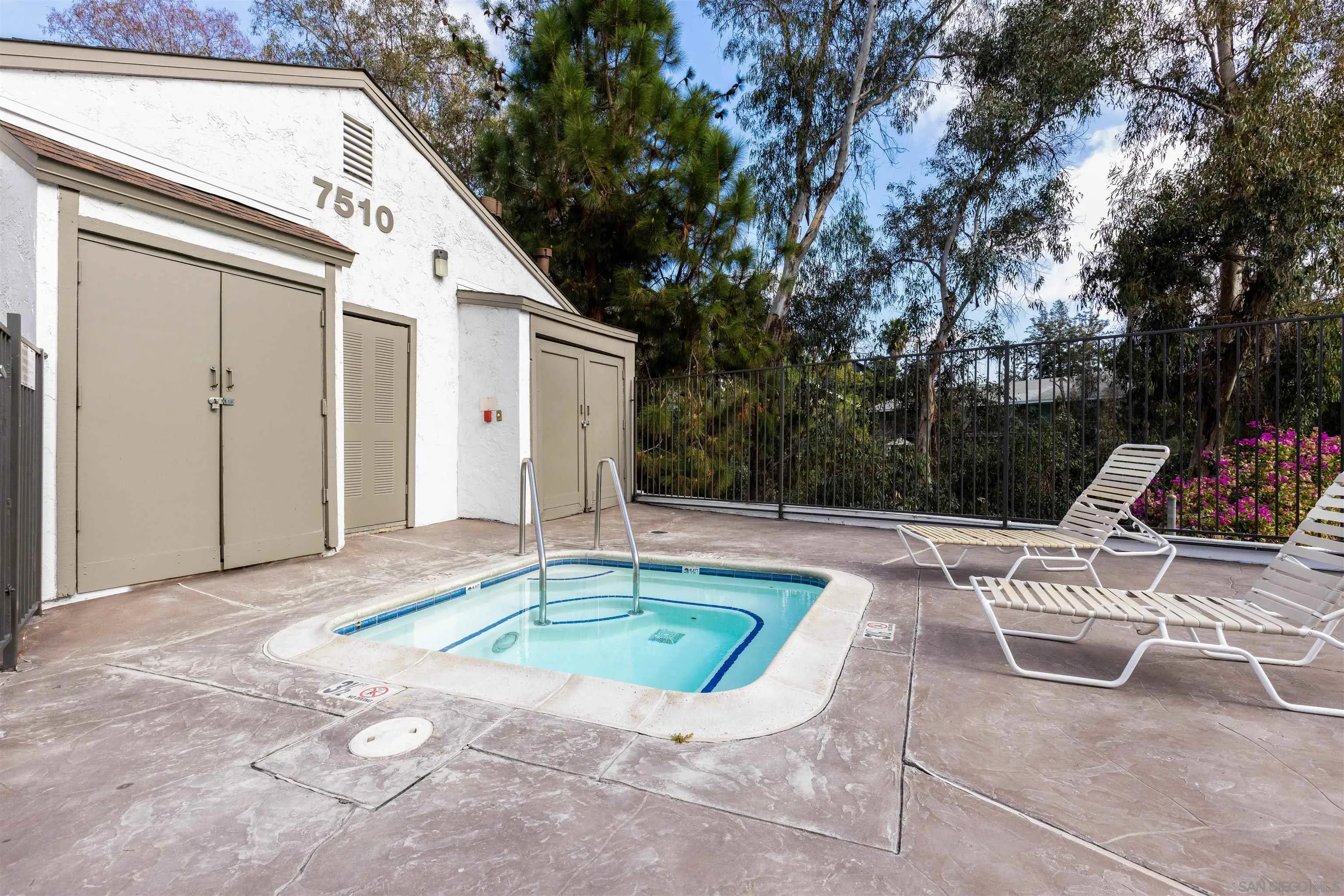 https://cdn.realtyfeed.com/cdn/127/250018614/8e7d9f6474dc4aec8e54ef8fe54295cd.webp