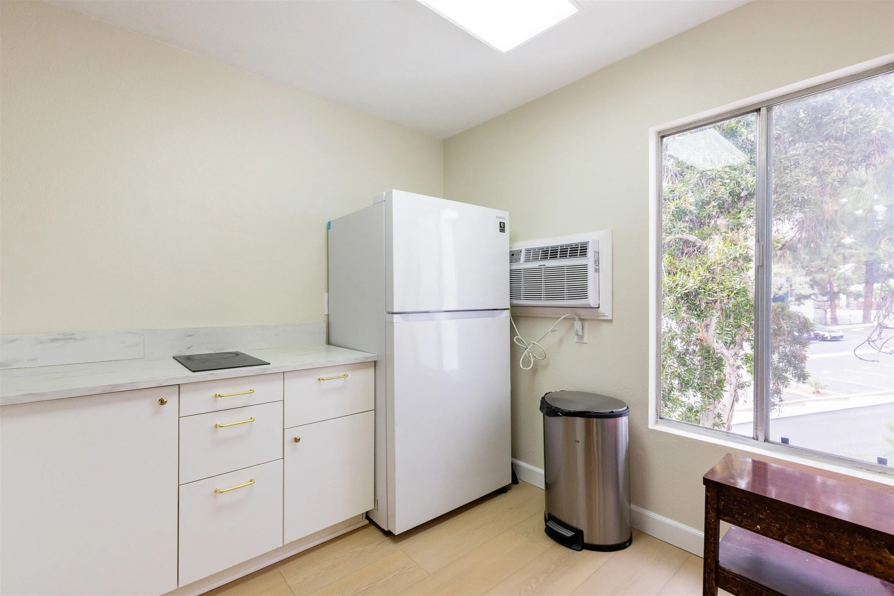 https://cdn.realtyfeed.com/cdn/127/250018614/f7b4ef7f82c07b5c17a17fdf74e82416.webp