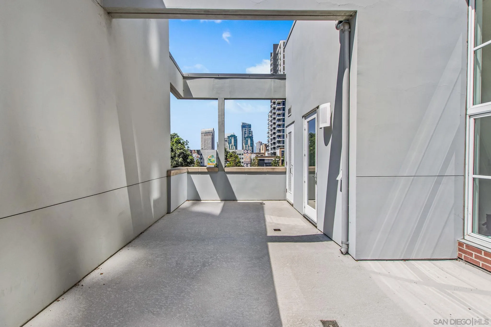 https://cdn.realtyfeed.com/cdn/127/250018665/64ac3e3b87538c79df69d0204fd52a5f.webp