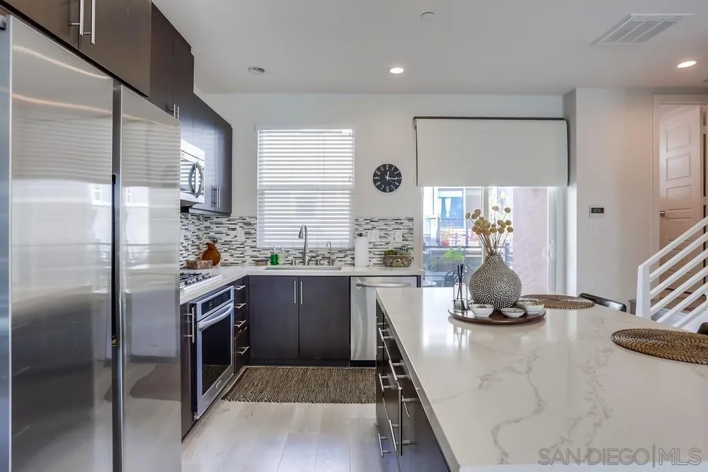 https://cdn.realtyfeed.com/cdn/127/250018742/f92c3d35dde9d9e6b9da6c820881cfff.webp