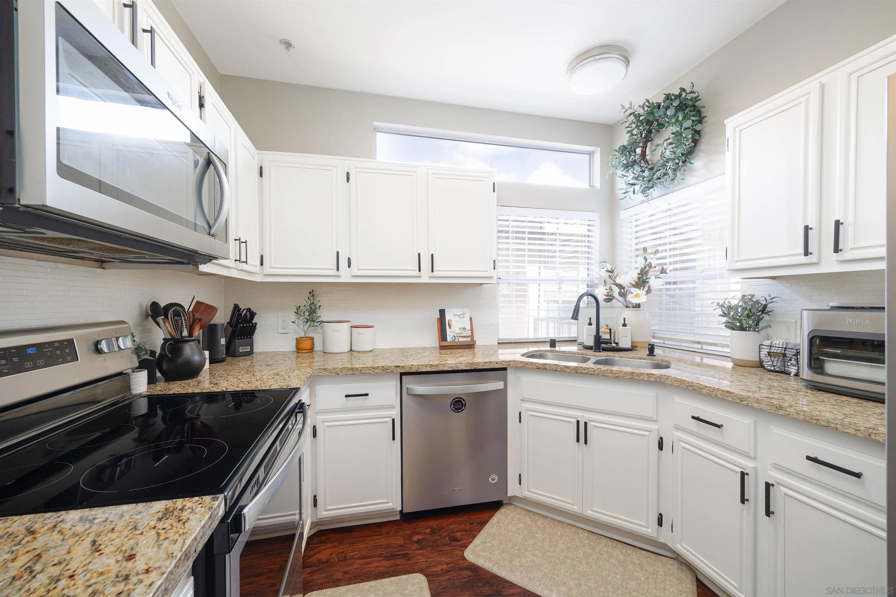 Photo #3: 250018816 Listing 