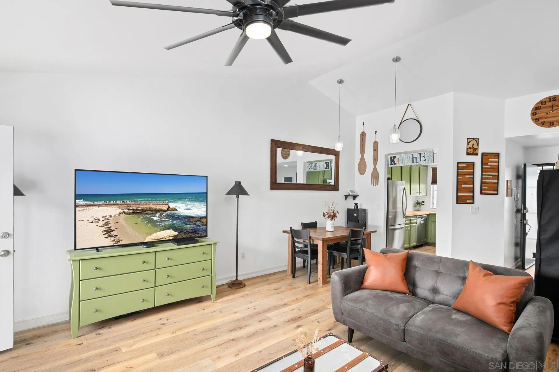 Photo #3: 250018826 Listing 