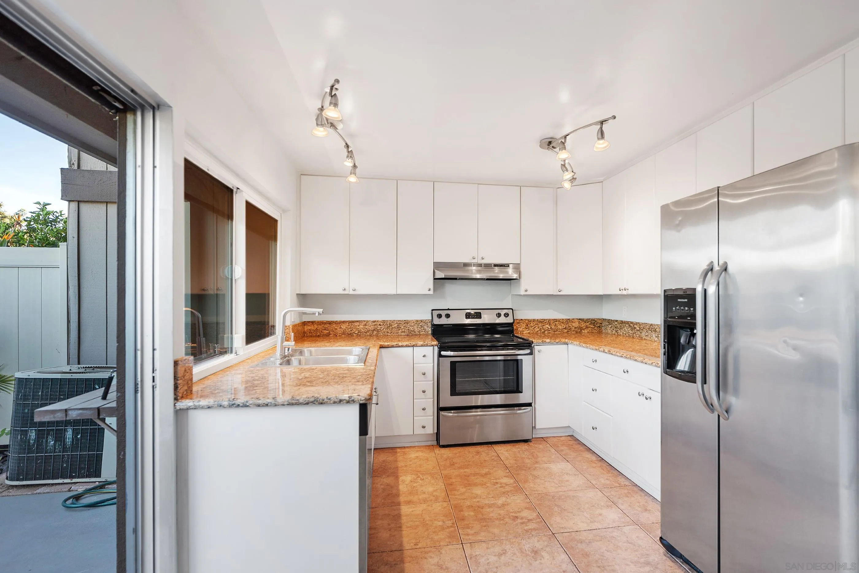 Photo #13: 250018940 Listing: Photo #13
