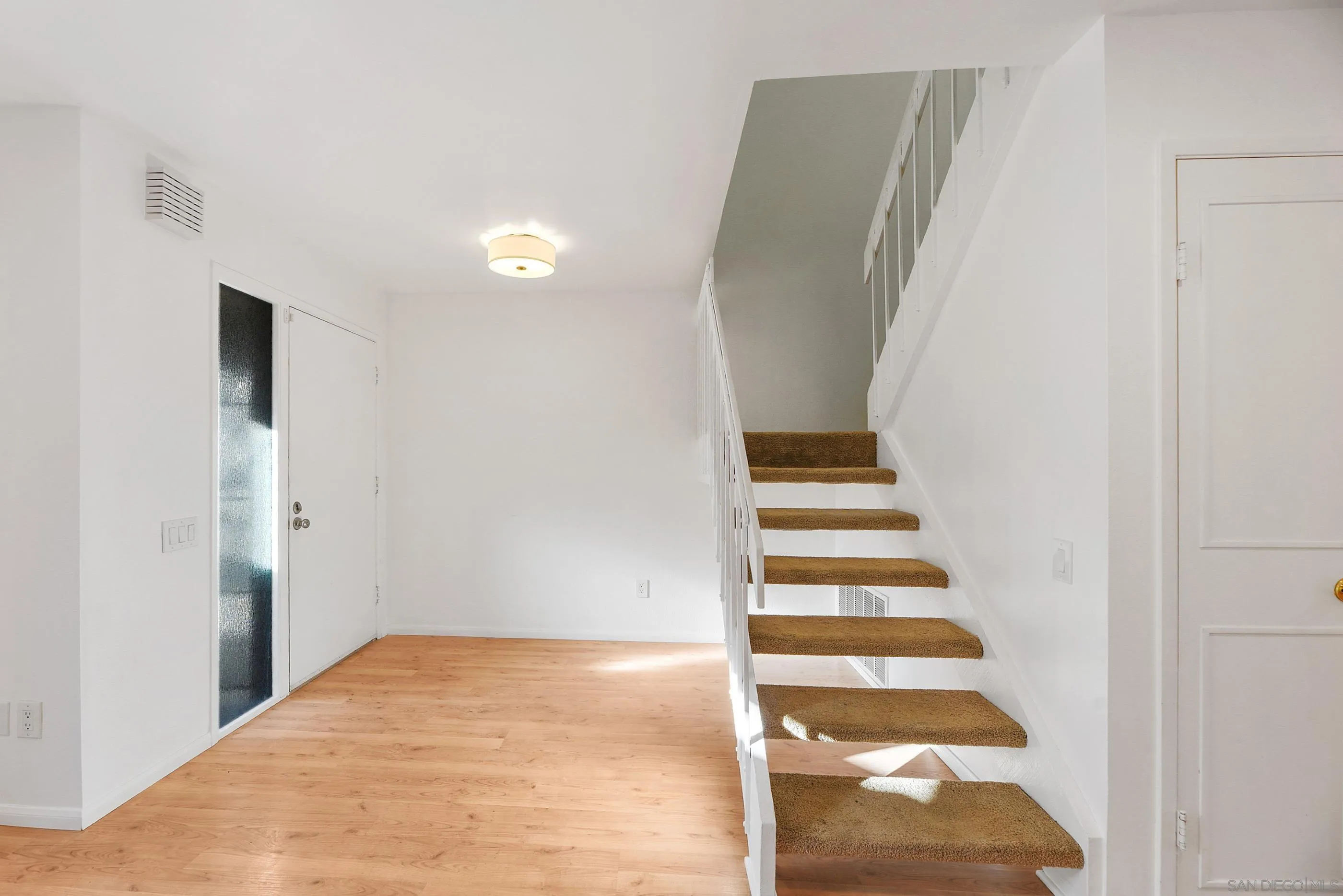 Photo #5: 250018940 Listing: Photo #5