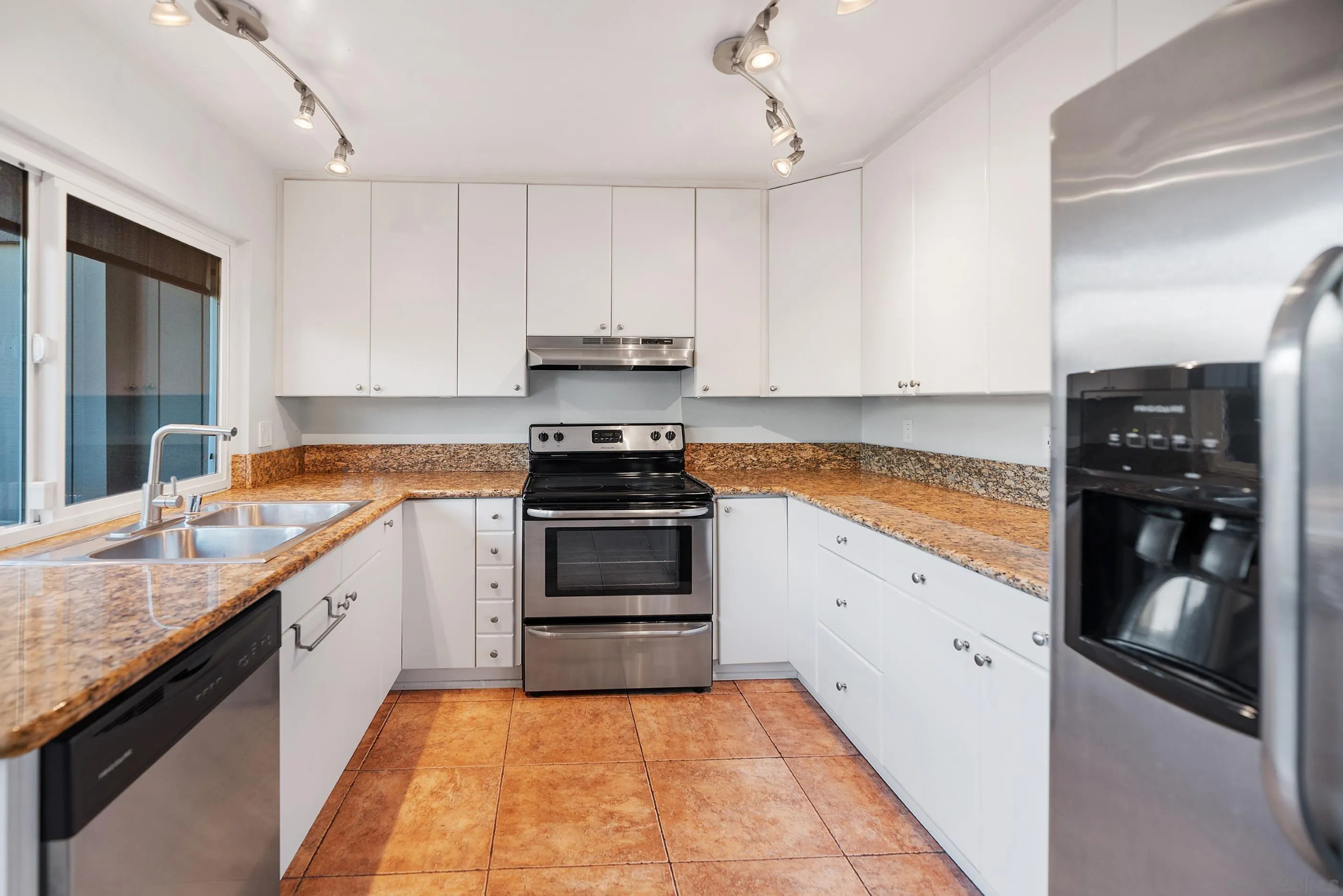 Photo #14: 250018940 Listing: Photo #14