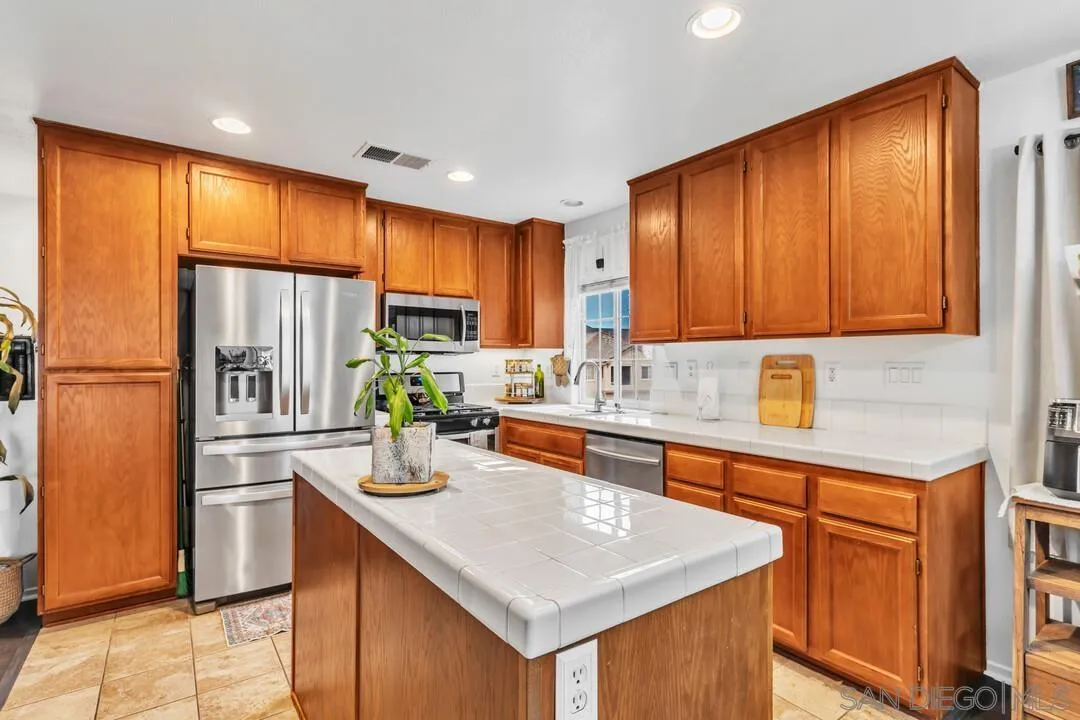 https://cdn.realtyfeed.com/cdn/127/250019014/0882faea68051b73781e9f237bda04a0.webp
