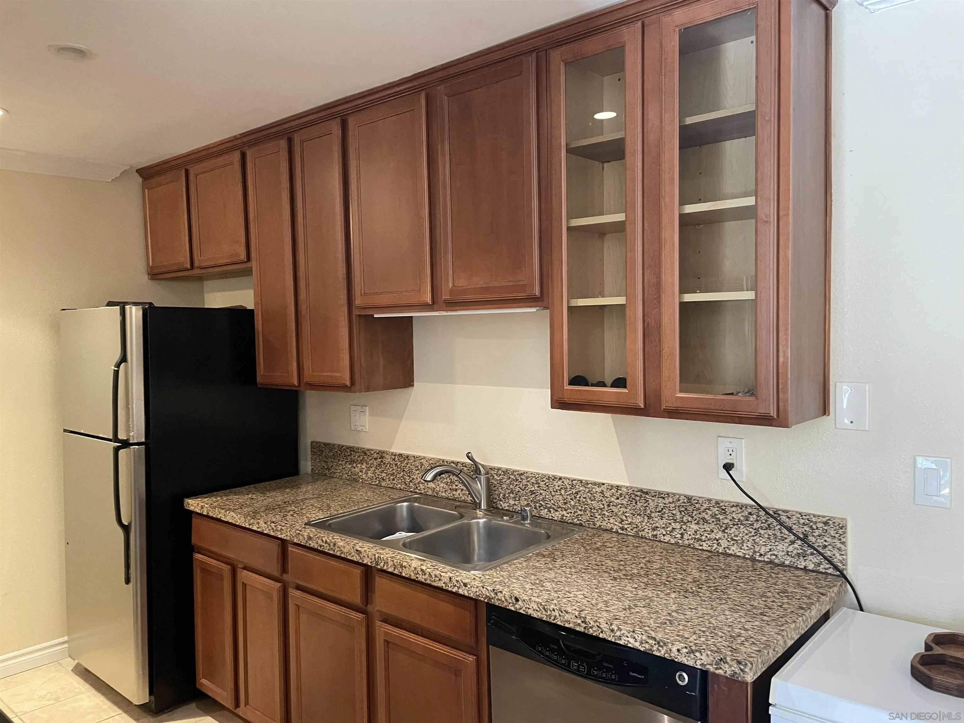 Photo #2: 250019038 Listing 