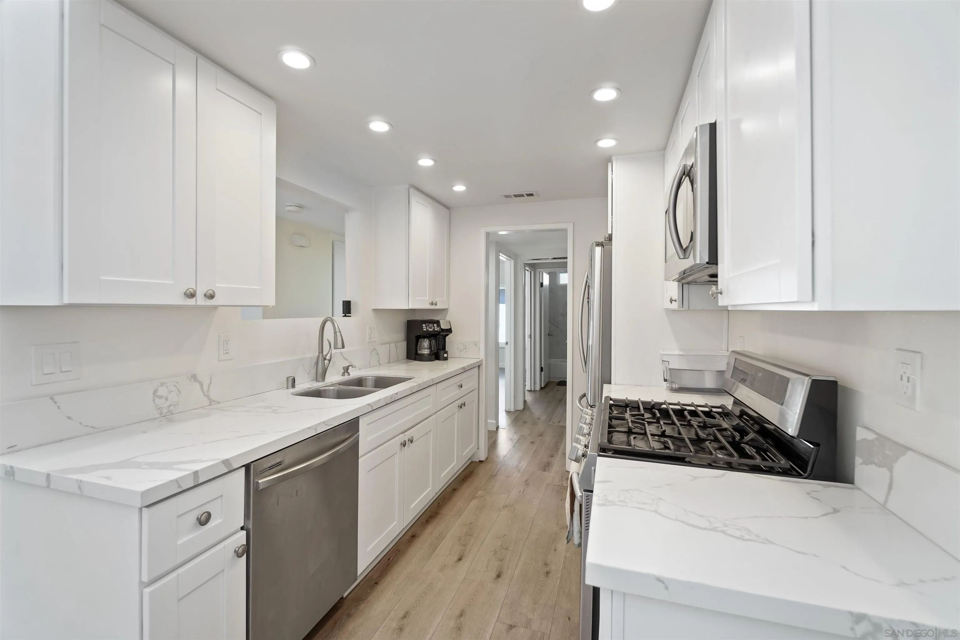 Photo #2: 250019190 Listing 