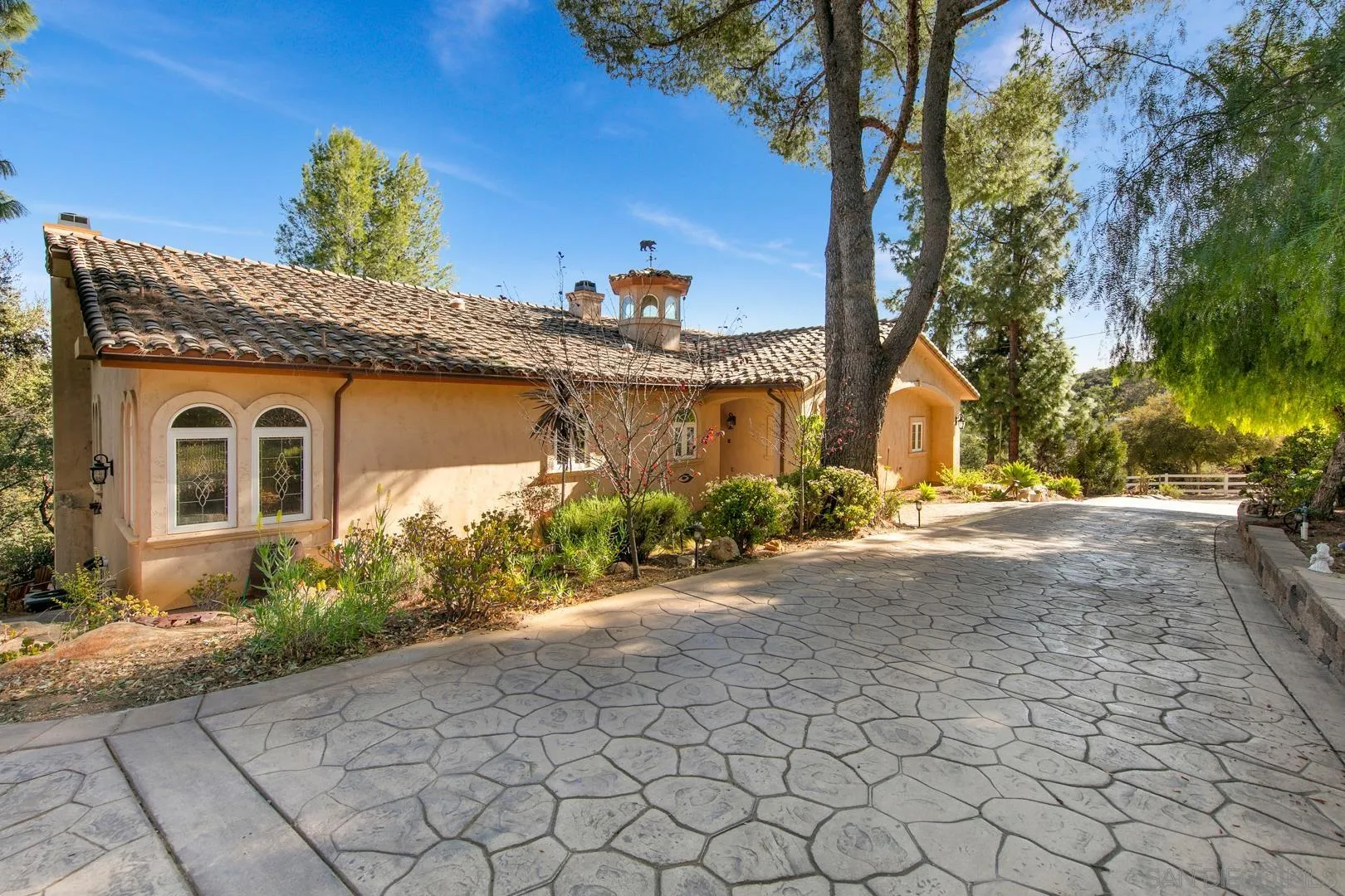 https://cdn.realtyfeed.com/cdn/127/250019283/1914de593d888cf585b3b7454706b32f.webp