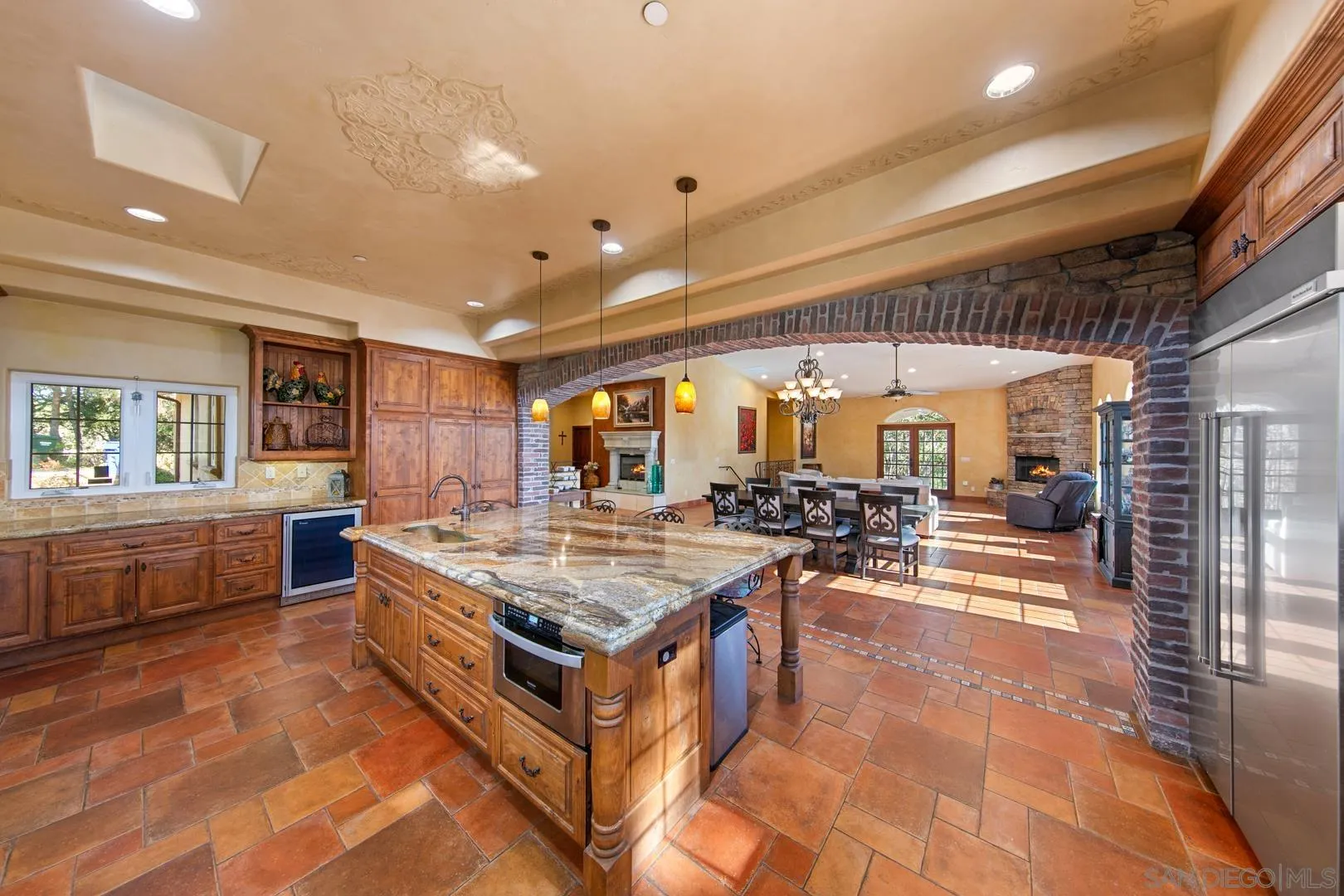 https://cdn.realtyfeed.com/cdn/127/250019283/29c9733f2b3e7c02177a81bbf98336c1.webp