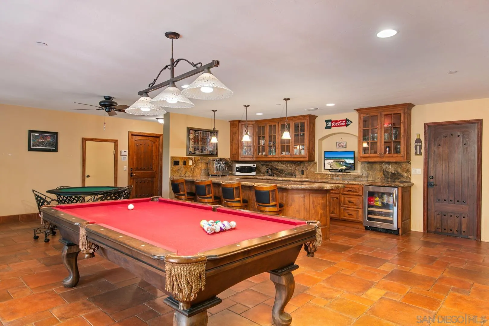 https://cdn.realtyfeed.com/cdn/127/250019283/677c8346de645e17f2d4222dd899cb49.webp