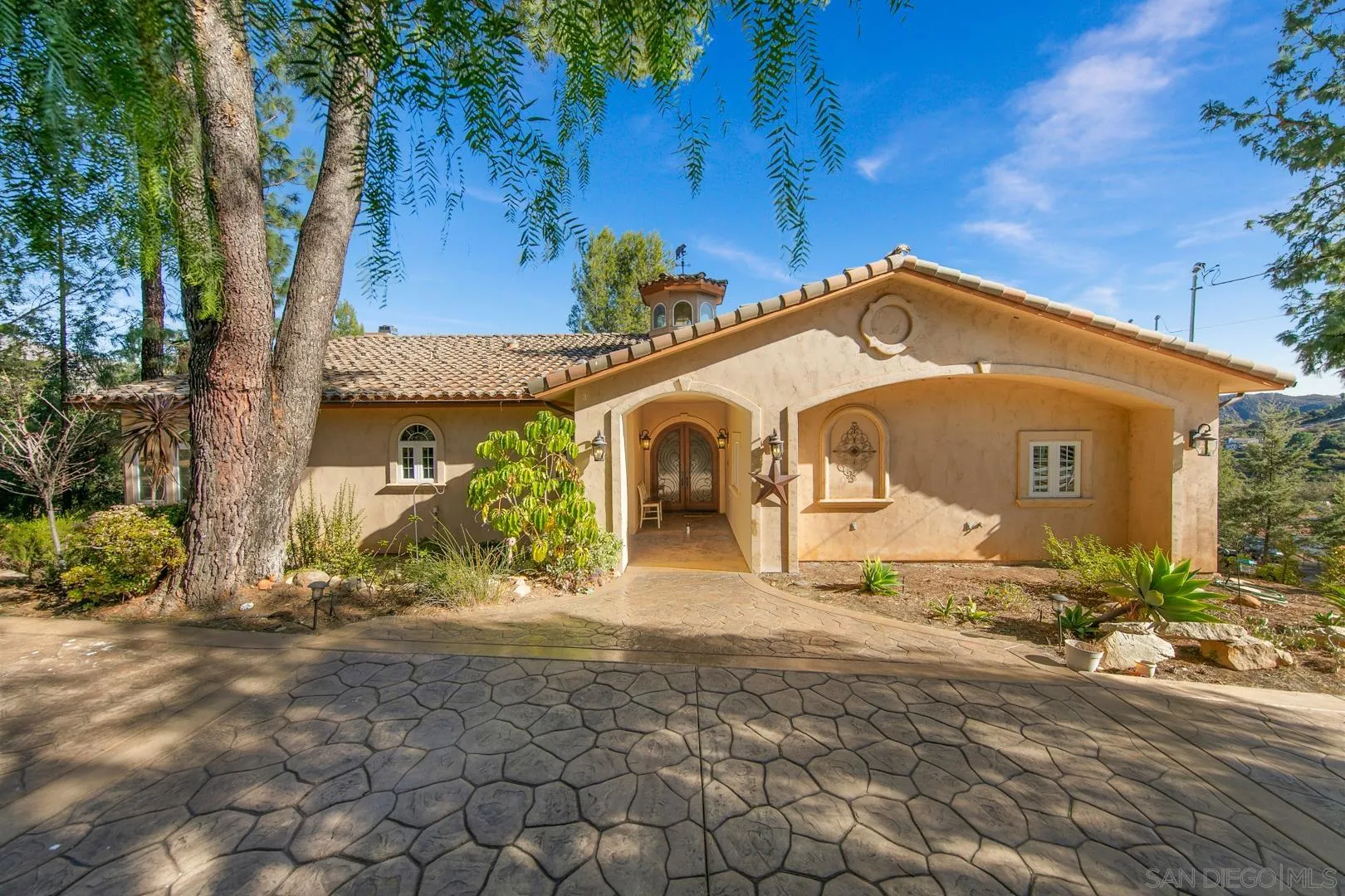 https://cdn.realtyfeed.com/cdn/127/250019283/7376d3307e372851c01ec092447eda75.webp
