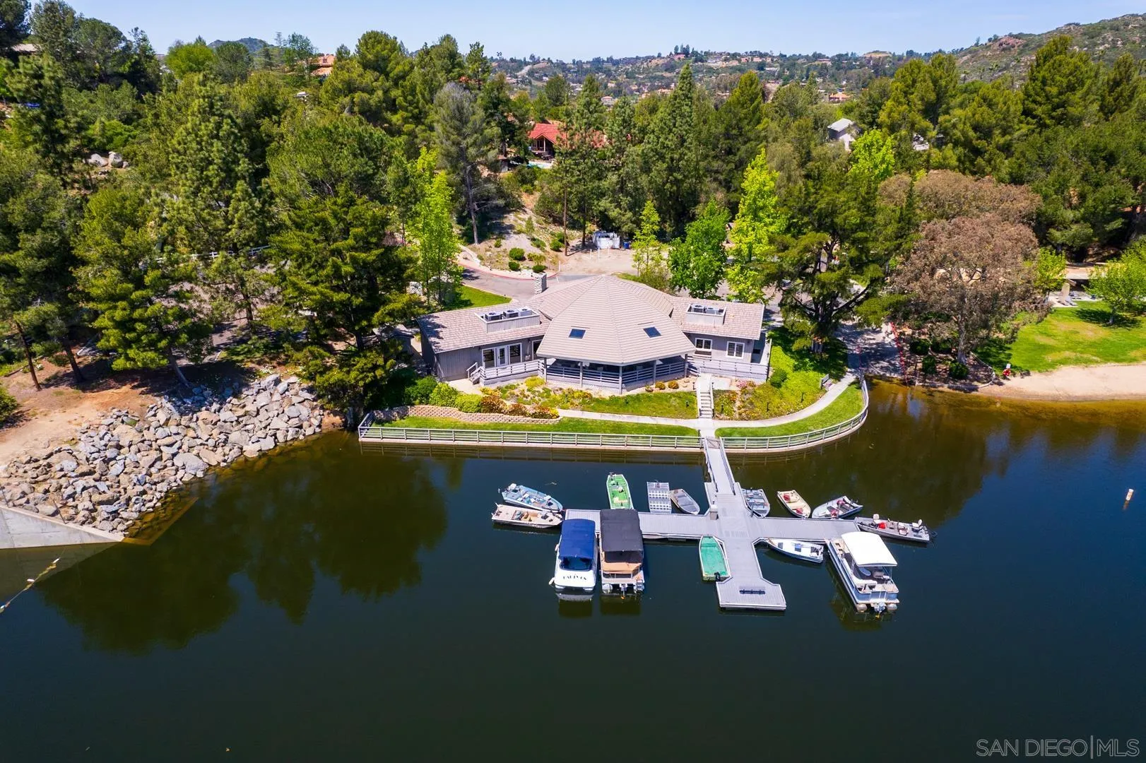 https://cdn.realtyfeed.com/cdn/127/250019283/9e42459ff57156db4a3aa1f765f6b975.webp