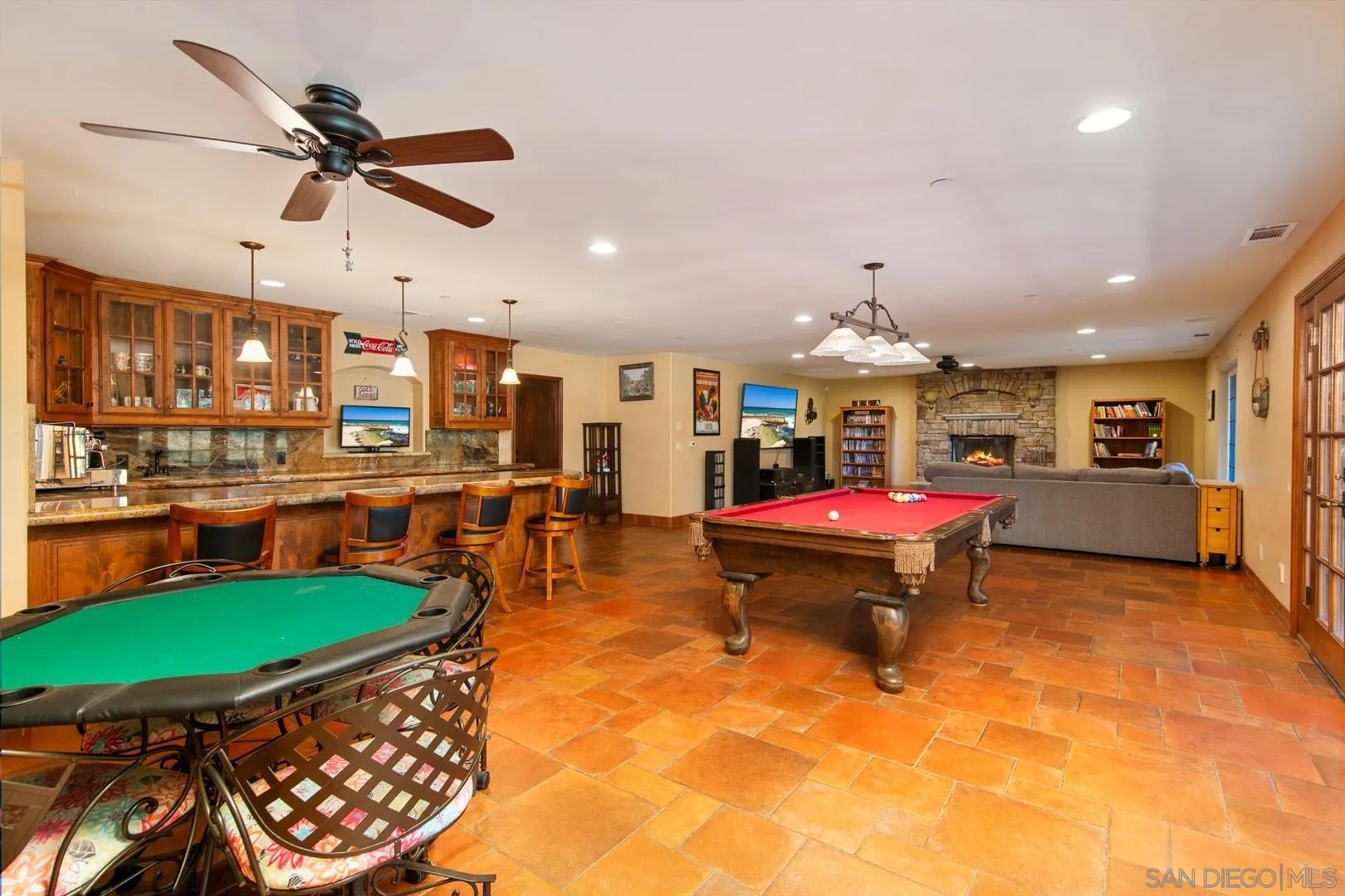 https://cdn.realtyfeed.com/cdn/127/250019283/bb67b9bce2df322f89298f107206dc60.webp