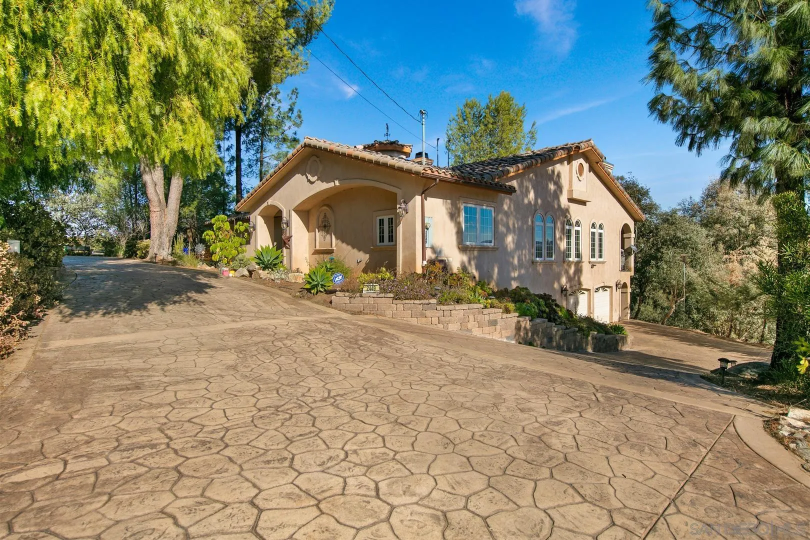 https://cdn.realtyfeed.com/cdn/127/250019283/bd4cd3621260d9086ed66783f516d3d1.webp