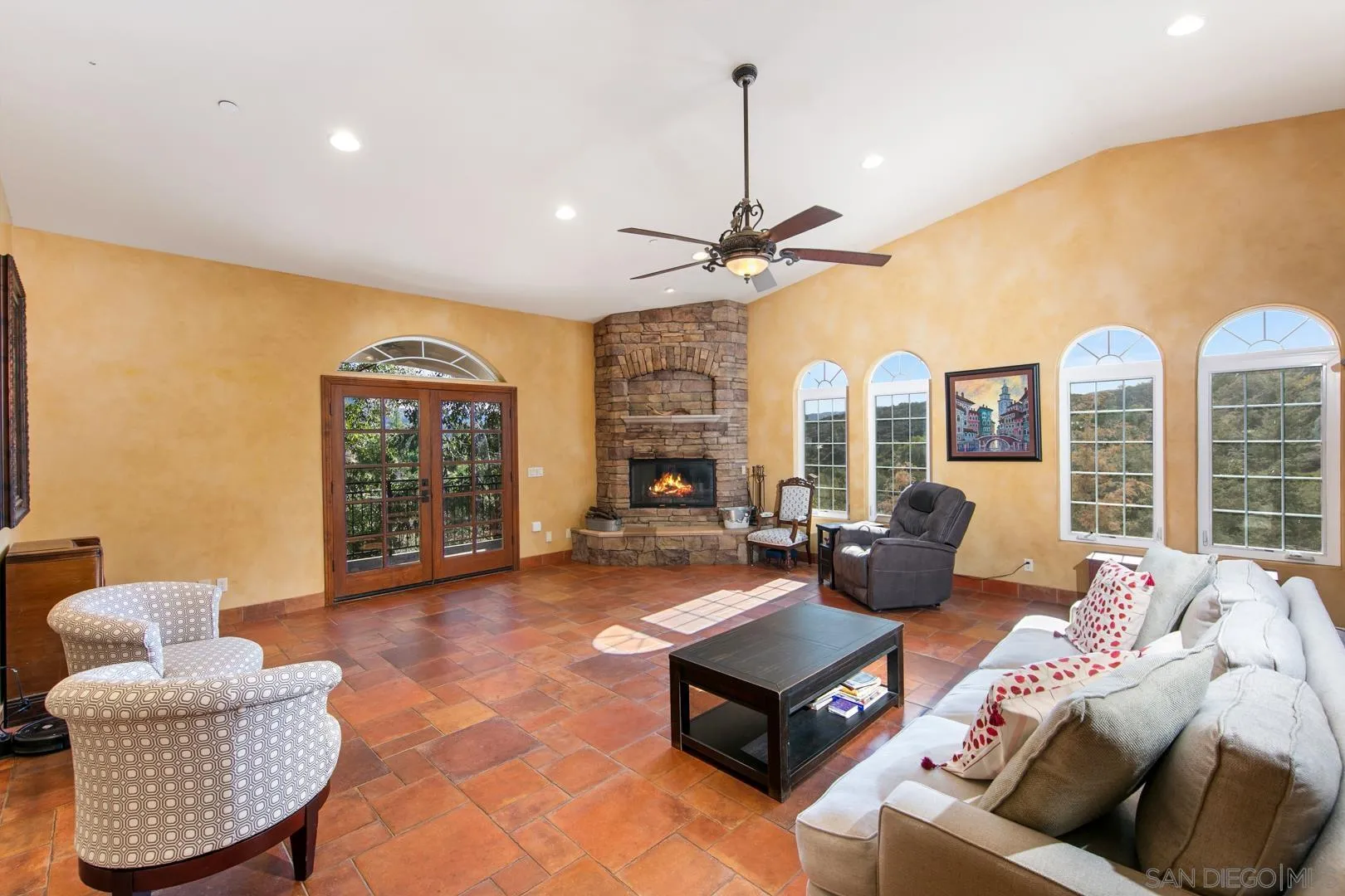 https://cdn.realtyfeed.com/cdn/127/250019283/c34a9dcfe3bafb99ac36d8d9c3766935.webp