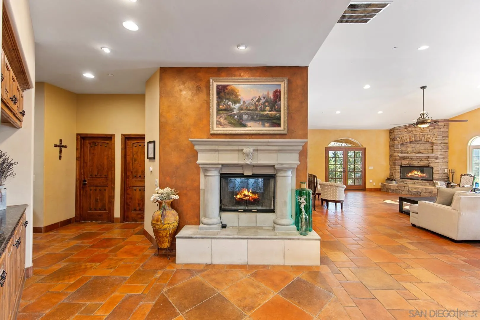 https://cdn.realtyfeed.com/cdn/127/250019283/ce5ce448d0de621b37fb7368d1c47181.webp