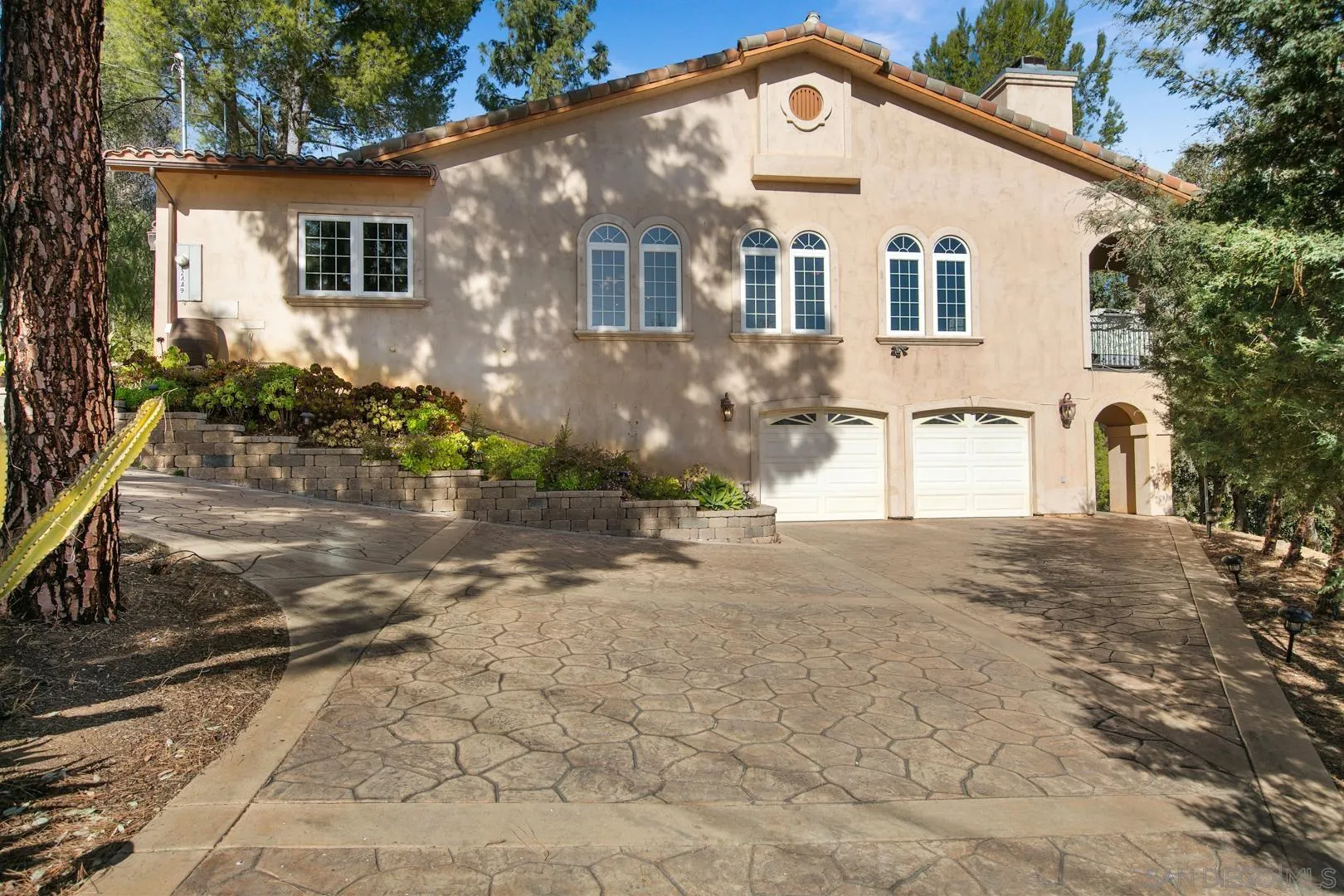 https://cdn.realtyfeed.com/cdn/127/250019283/dd362bc46eab000f8a05c510f4eff006.webp