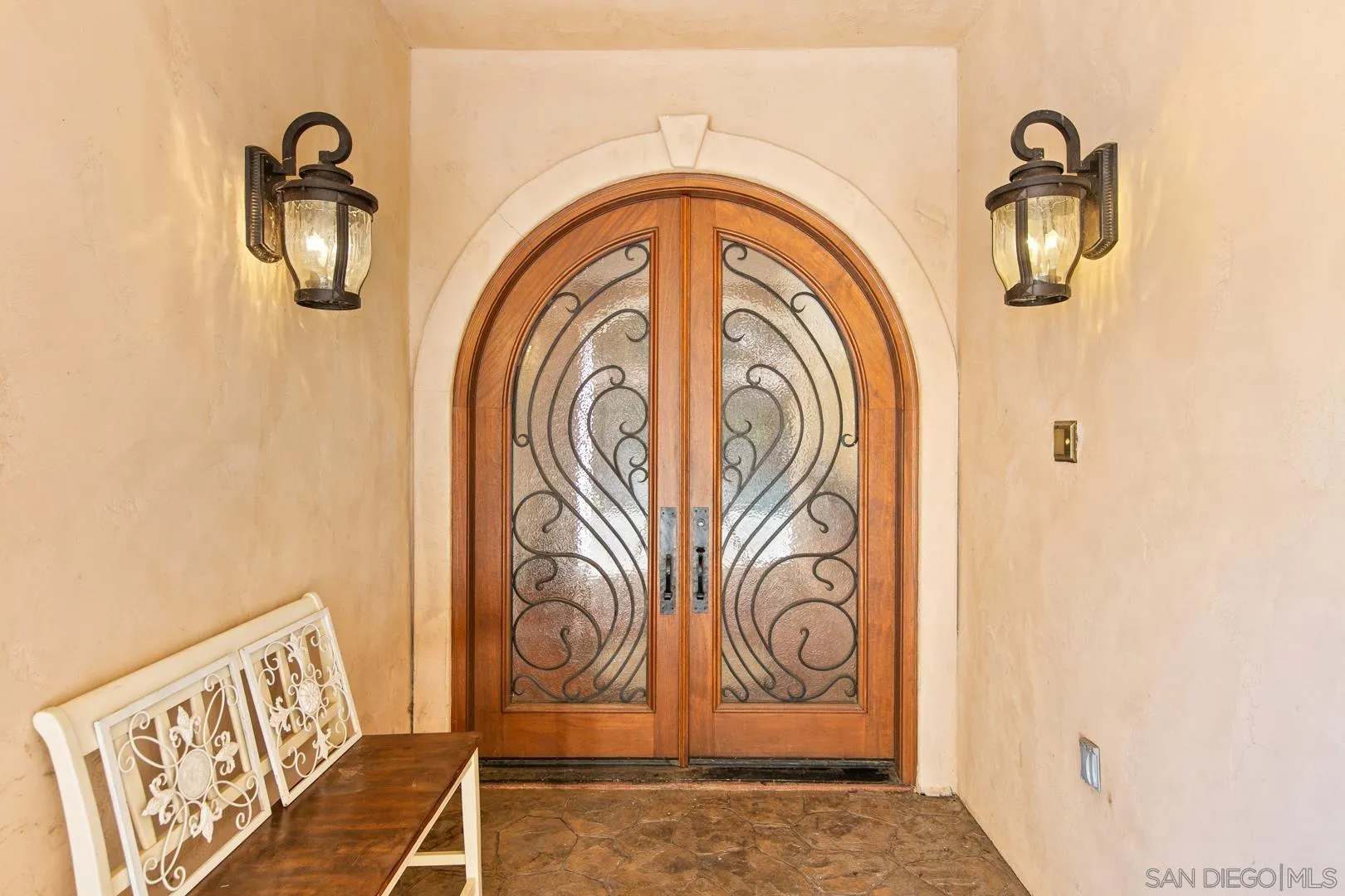 https://cdn.realtyfeed.com/cdn/127/250019283/e38d33611736f93cb28f9a887ad8c3f6.webp