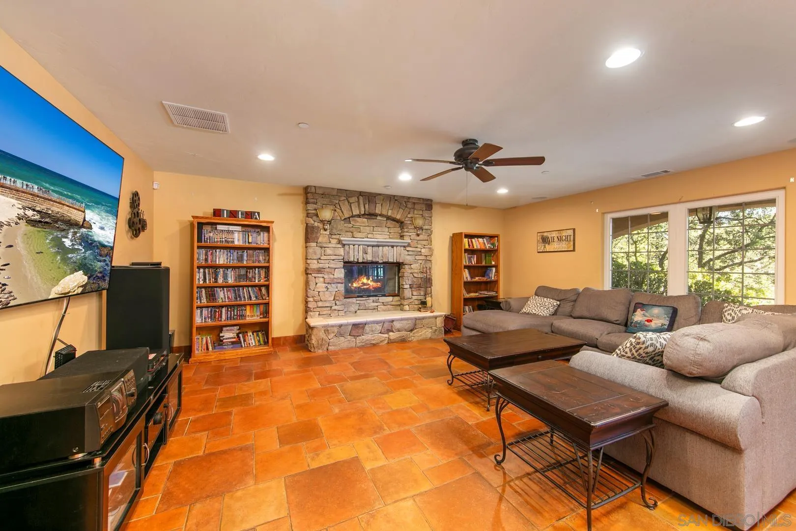 https://cdn.realtyfeed.com/cdn/127/250019283/e60d356cc33ab8f8aa235f896badbe77.webp