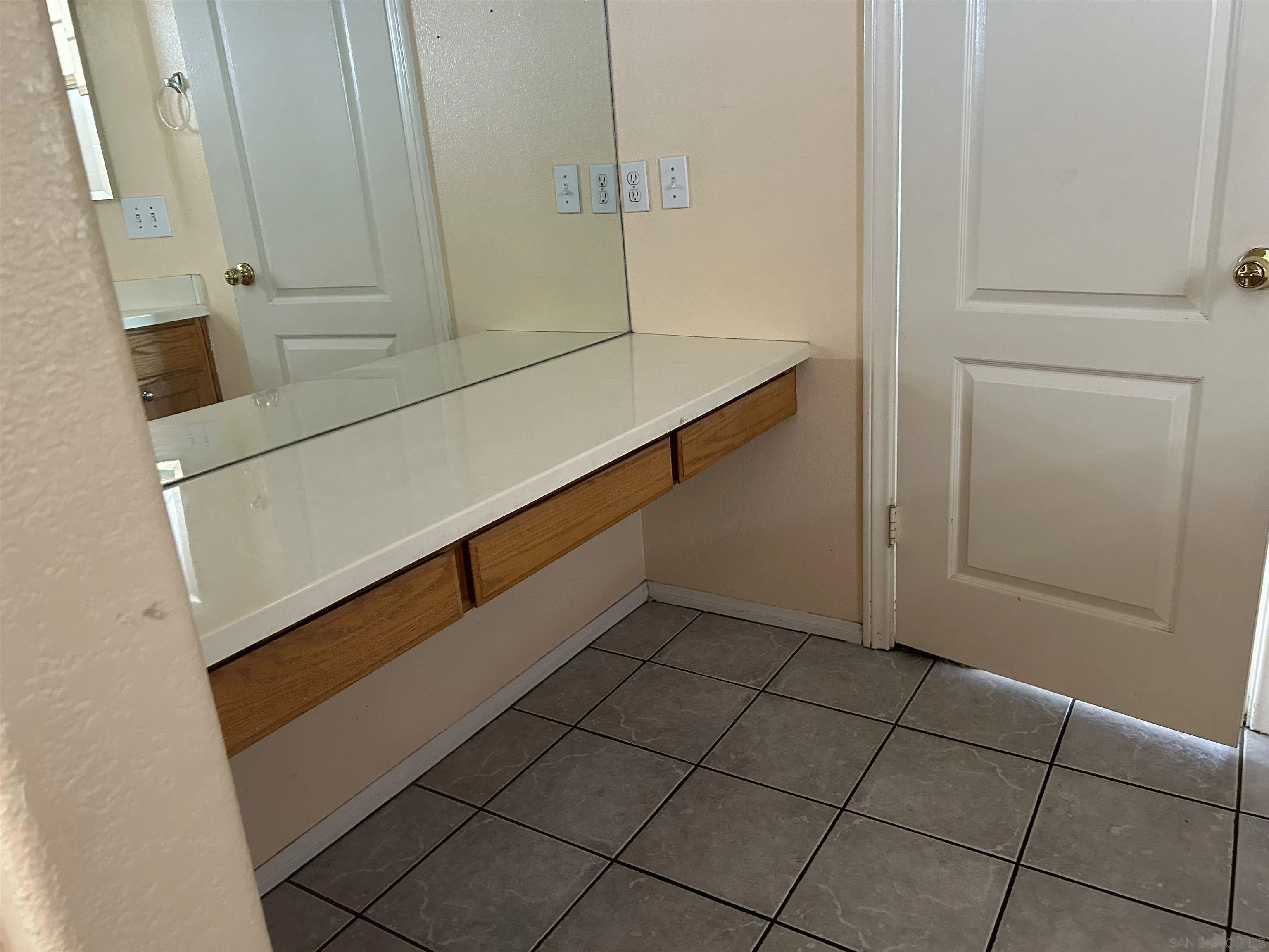 https://cdn.realtyfeed.com/cdn/127/250019332/2c83875a10f9356dce5de59c68d96b76.webp