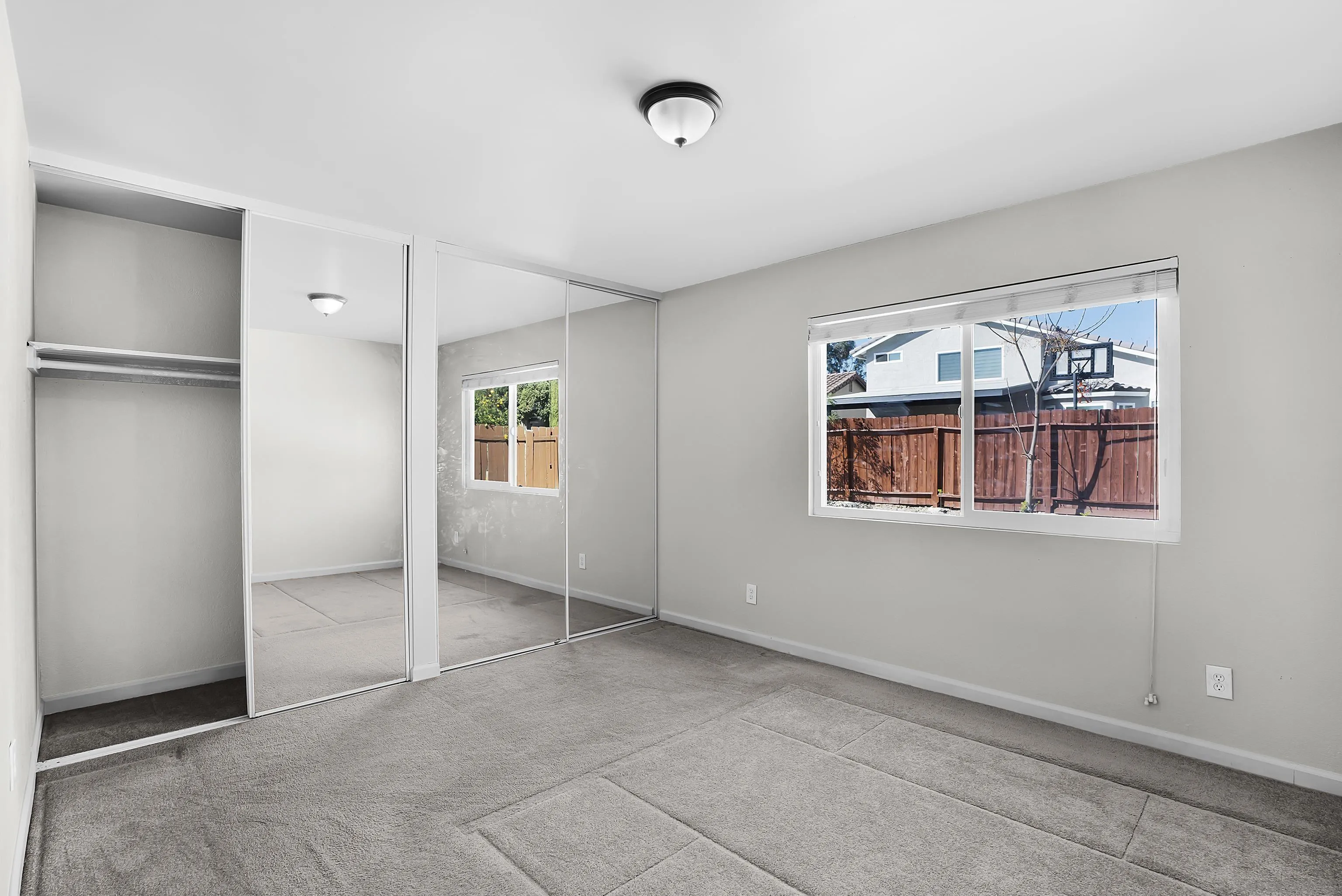 https://cdn.realtyfeed.com/cdn/127/250019337/0cb16de057e31a6acf1da6f2f00d92ff.webp