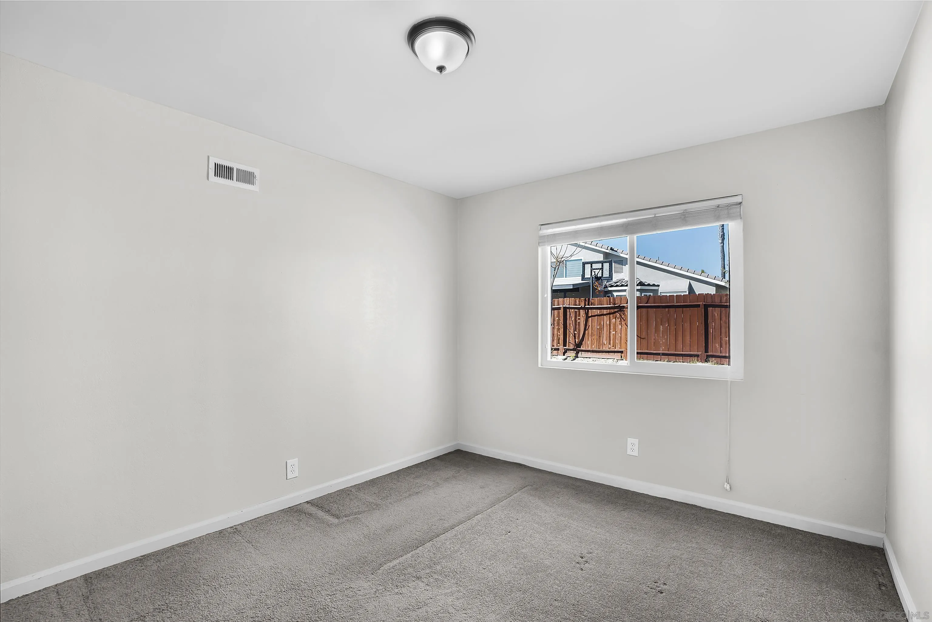https://cdn.realtyfeed.com/cdn/127/250019337/5284ae369d9c55ee3d332d28d5ea20a5.webp