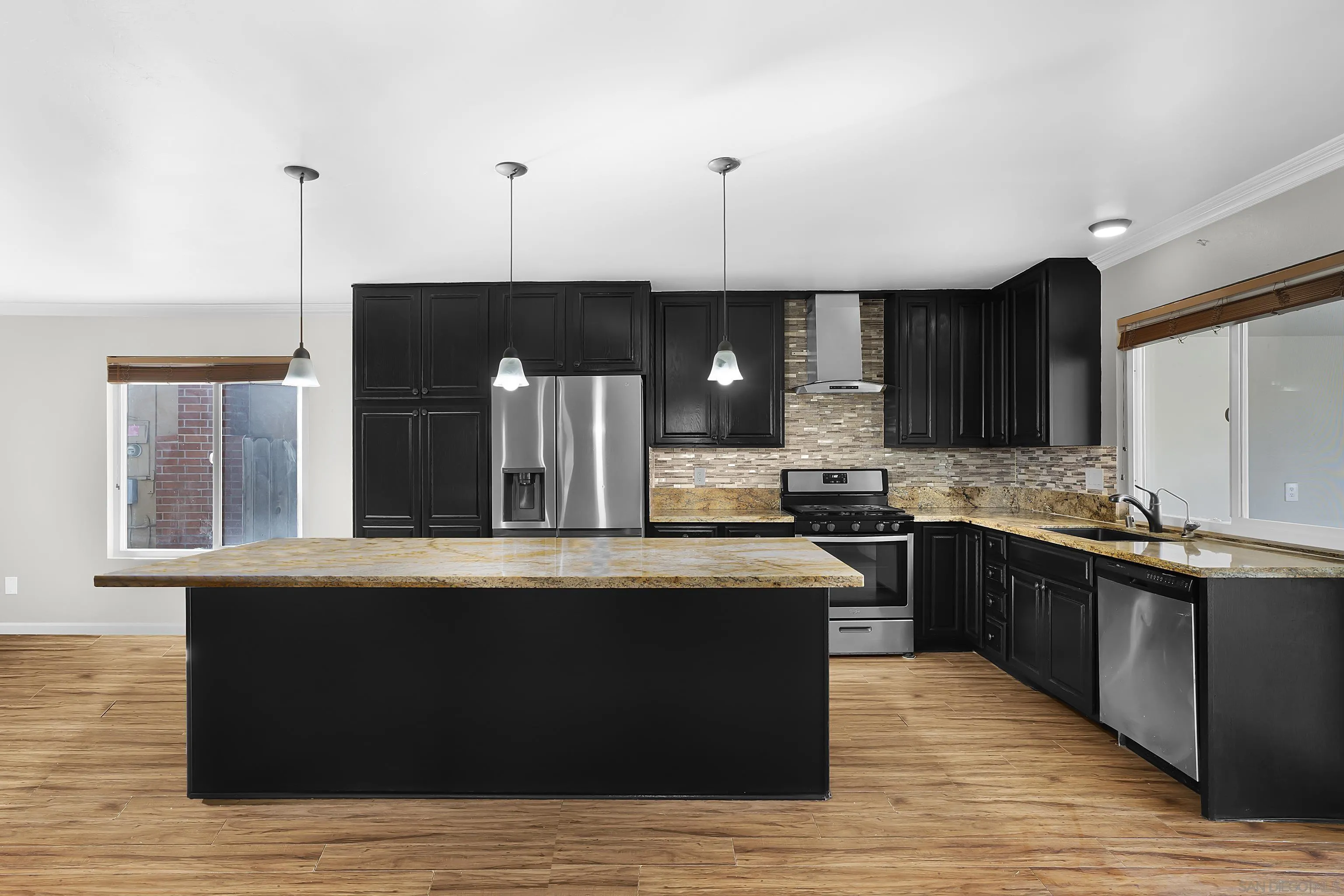 https://cdn.realtyfeed.com/cdn/127/250019337/59f6923bae354081cdec7eb3352792d9.webp