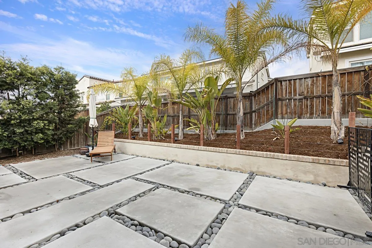 https://cdn.realtyfeed.com/cdn/127/250019373/012dc862cc2e917b41687bf992b18e8e.webp