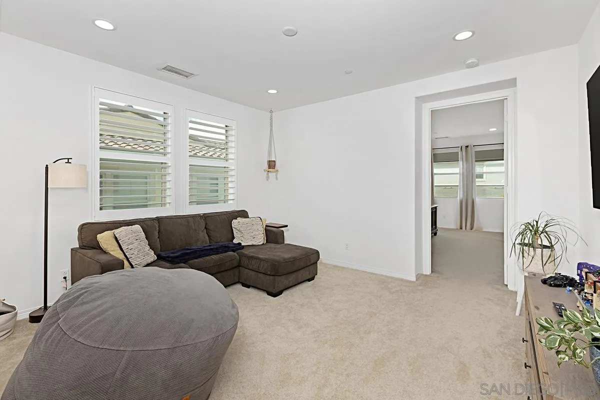 https://cdn.realtyfeed.com/cdn/127/250019373/02027552e6ad508e2bf5bd0979ae9170.webp