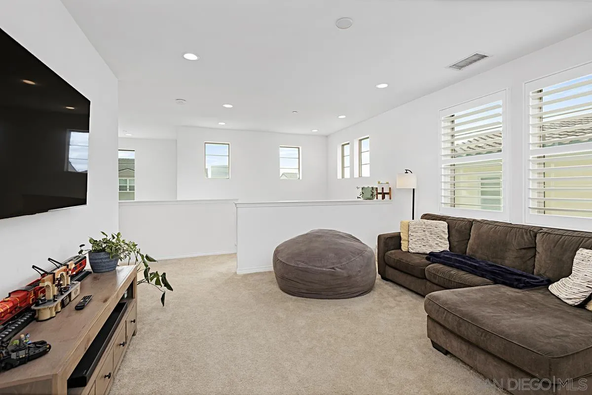 https://cdn.realtyfeed.com/cdn/127/250019373/1a8b305895fefdec0096187ed4200601.webp