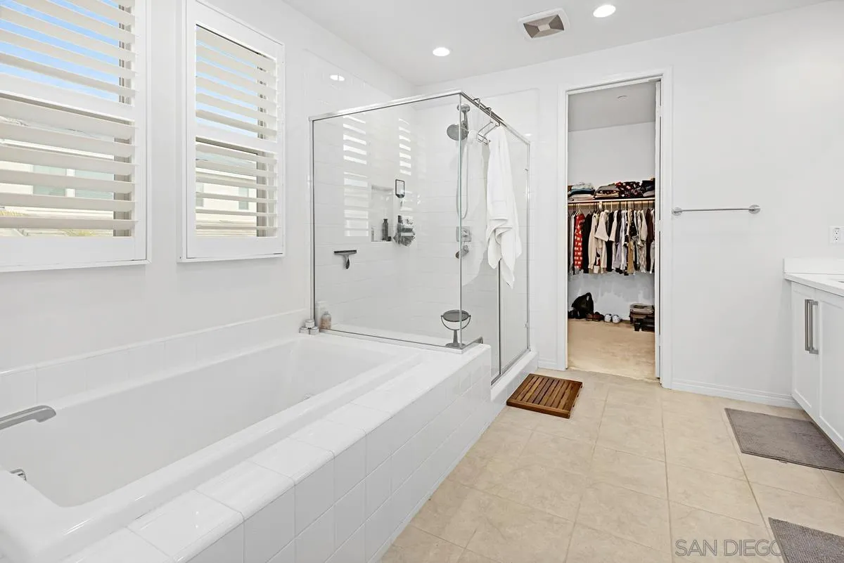 https://cdn.realtyfeed.com/cdn/127/250019373/717ea9018bfb96c6feafe3ee488452f6.webp