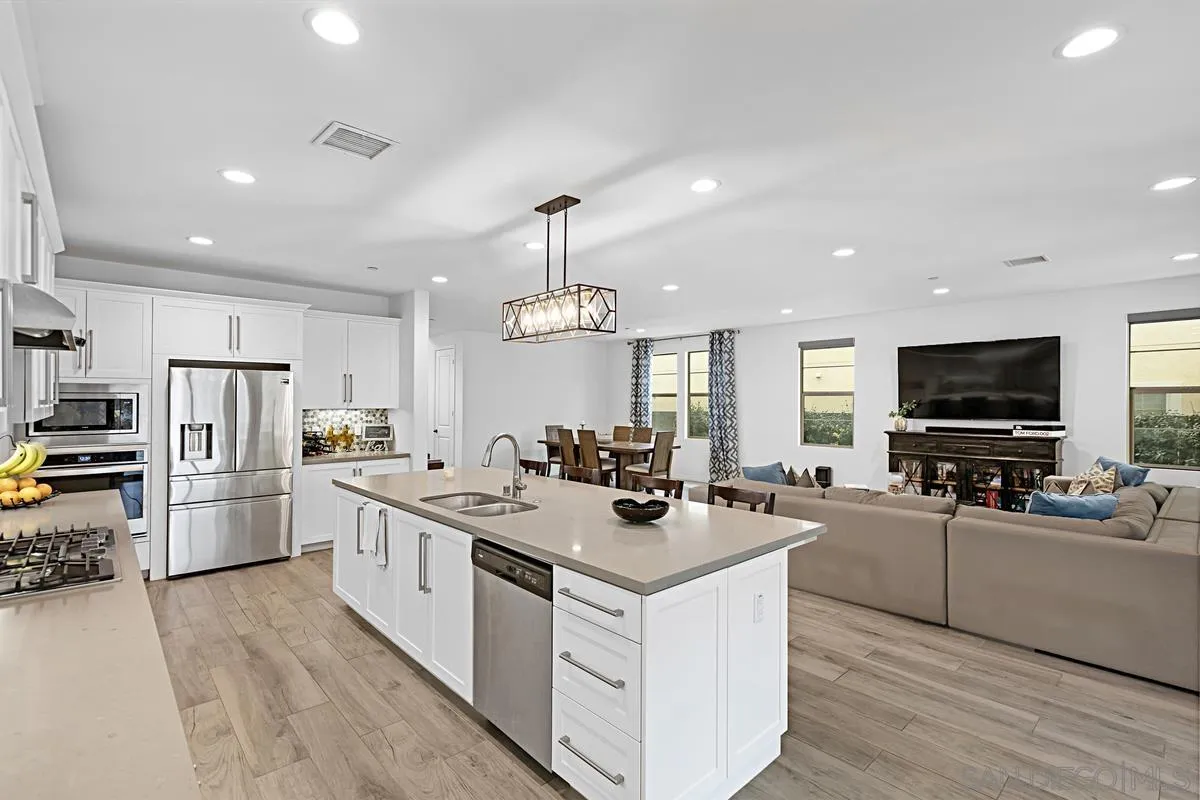 https://cdn.realtyfeed.com/cdn/127/250019373/8144415790d56ff11919cce8e9551810.webp
