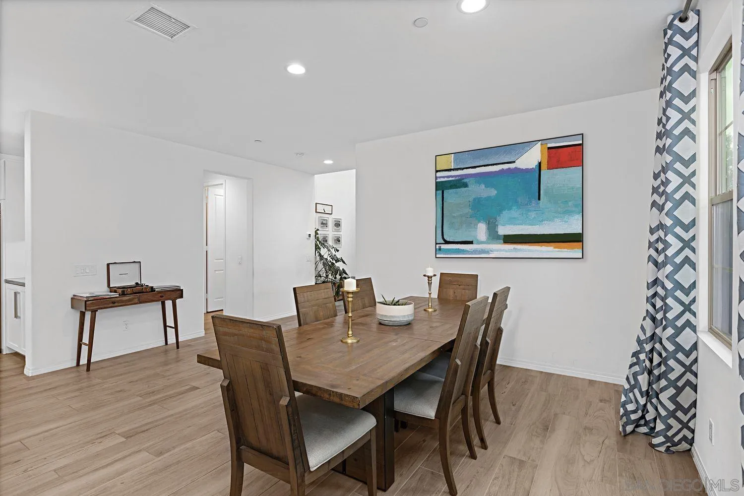 https://cdn.realtyfeed.com/cdn/127/250019373/c7cd5df6897a51b265de2399675ba818.webp
