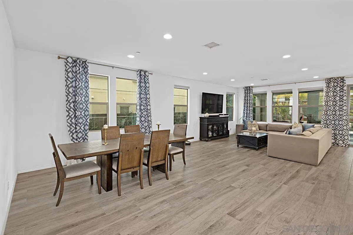 https://cdn.realtyfeed.com/cdn/127/250019373/e4feb0badafcb47a61bdef7cd4403fe9.webp