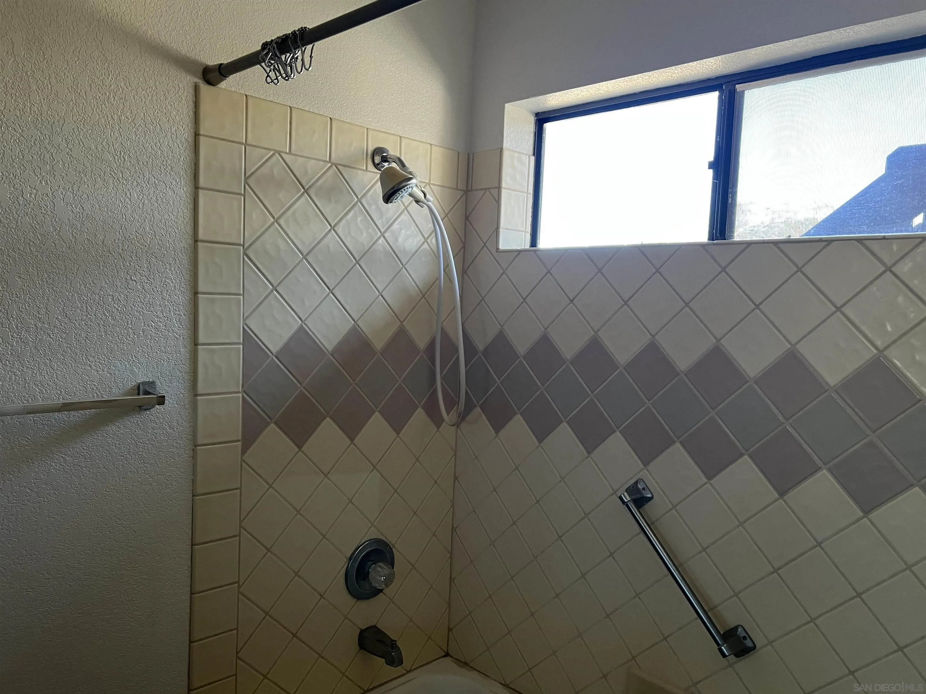 https://cdn.realtyfeed.com/cdn/127/250019523/ee1fc86eb7873a5f9bc837d7a9747b38.webp