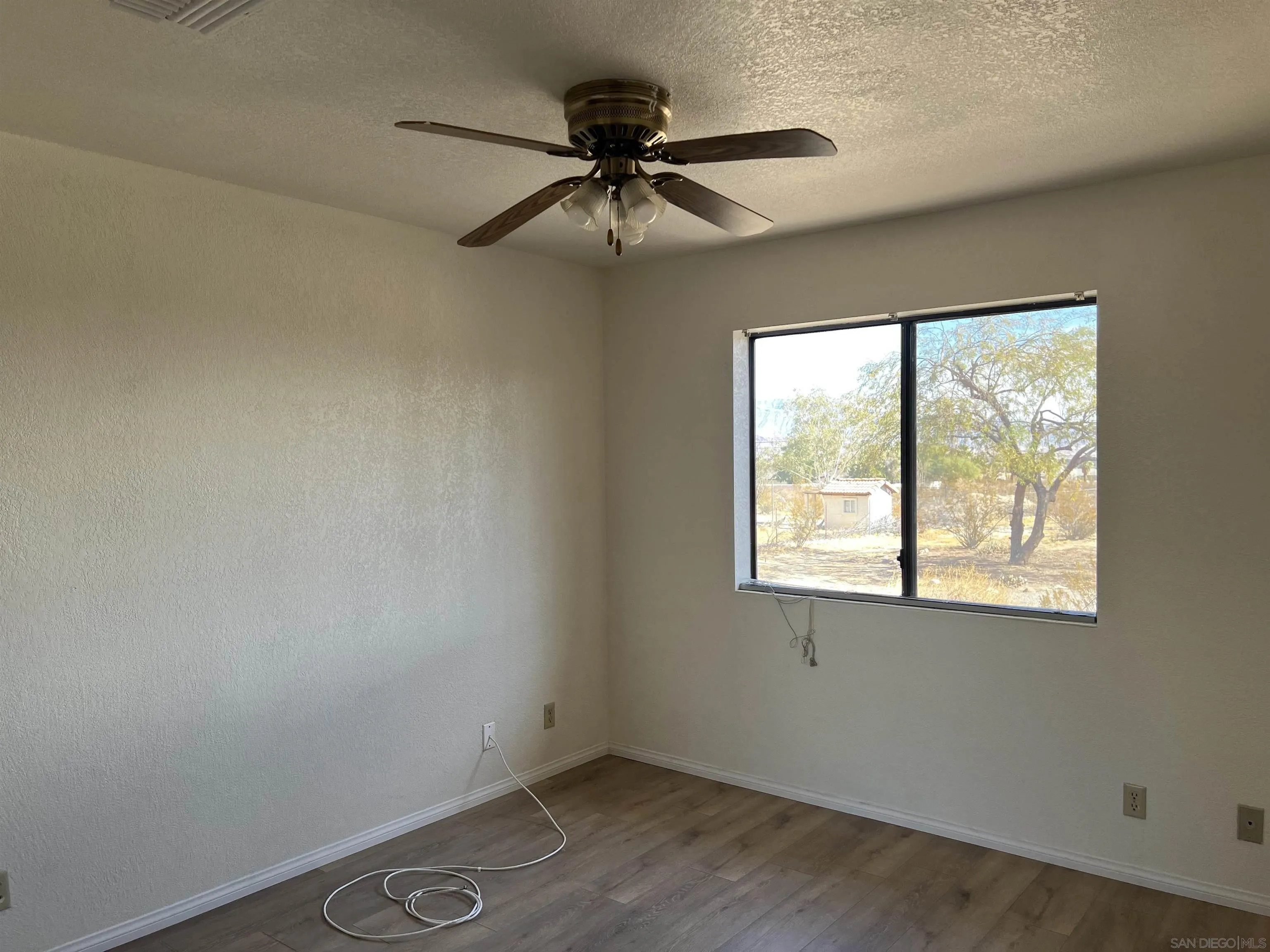 https://cdn.realtyfeed.com/cdn/127/250019523/fe9cc3c14ca85158b0c7f99a1de8e505.webp
