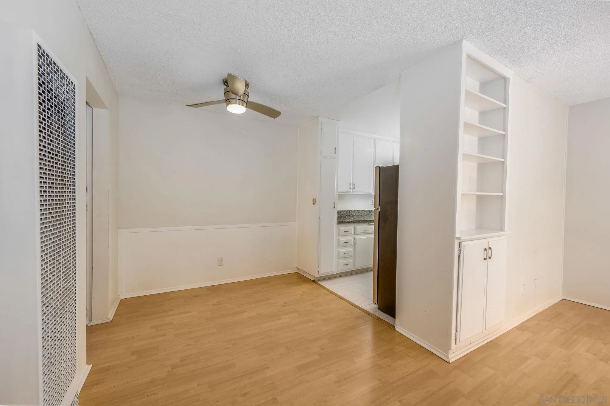 https://cdn.realtyfeed.com/cdn/127/250019574/a5e9ea9f56cc43b5da40ee2890e63642.webp