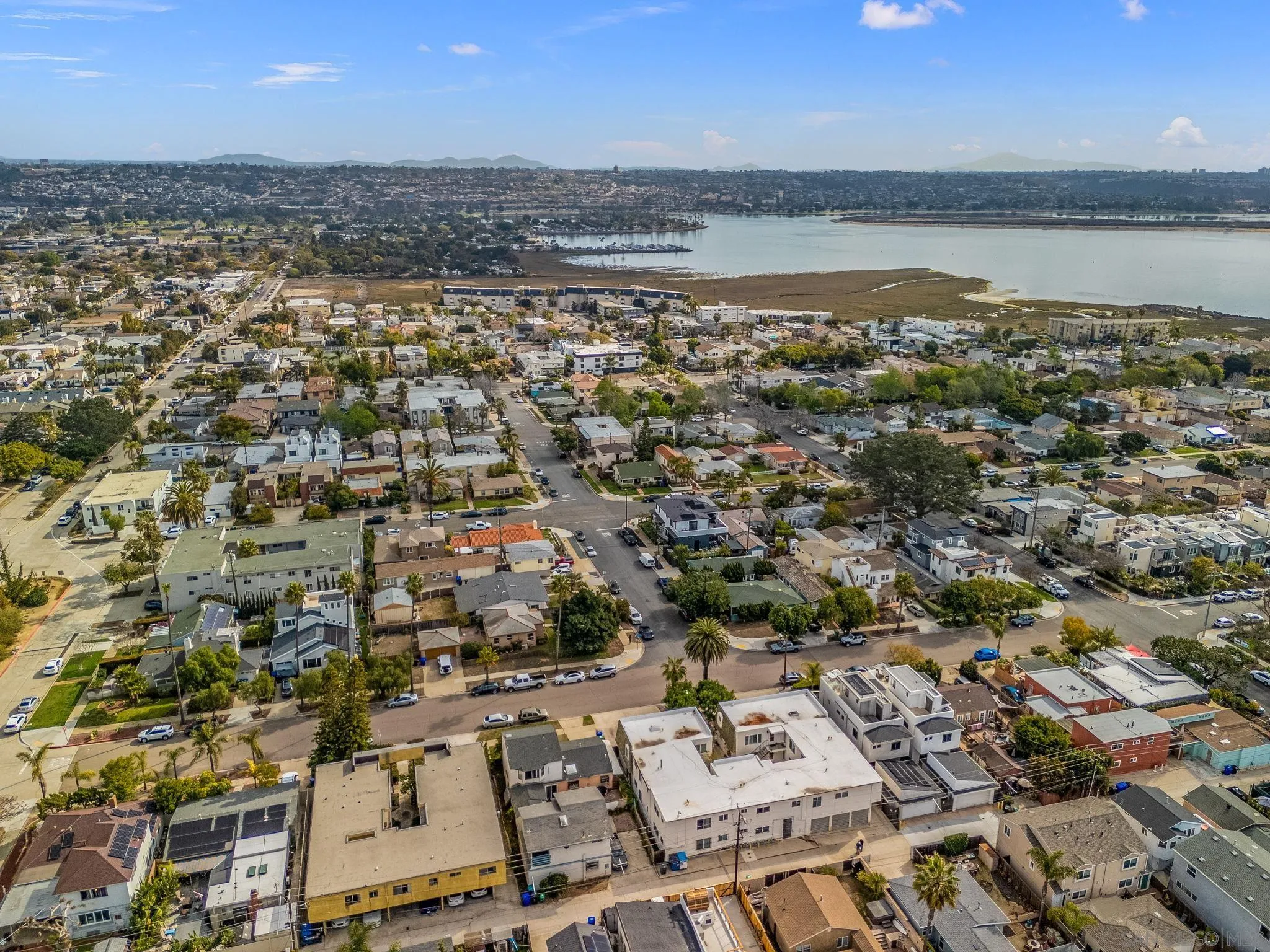 https://cdn.realtyfeed.com/cdn/127/250019574/df5776960e5a74e22ddf1718e675cf4b.webp