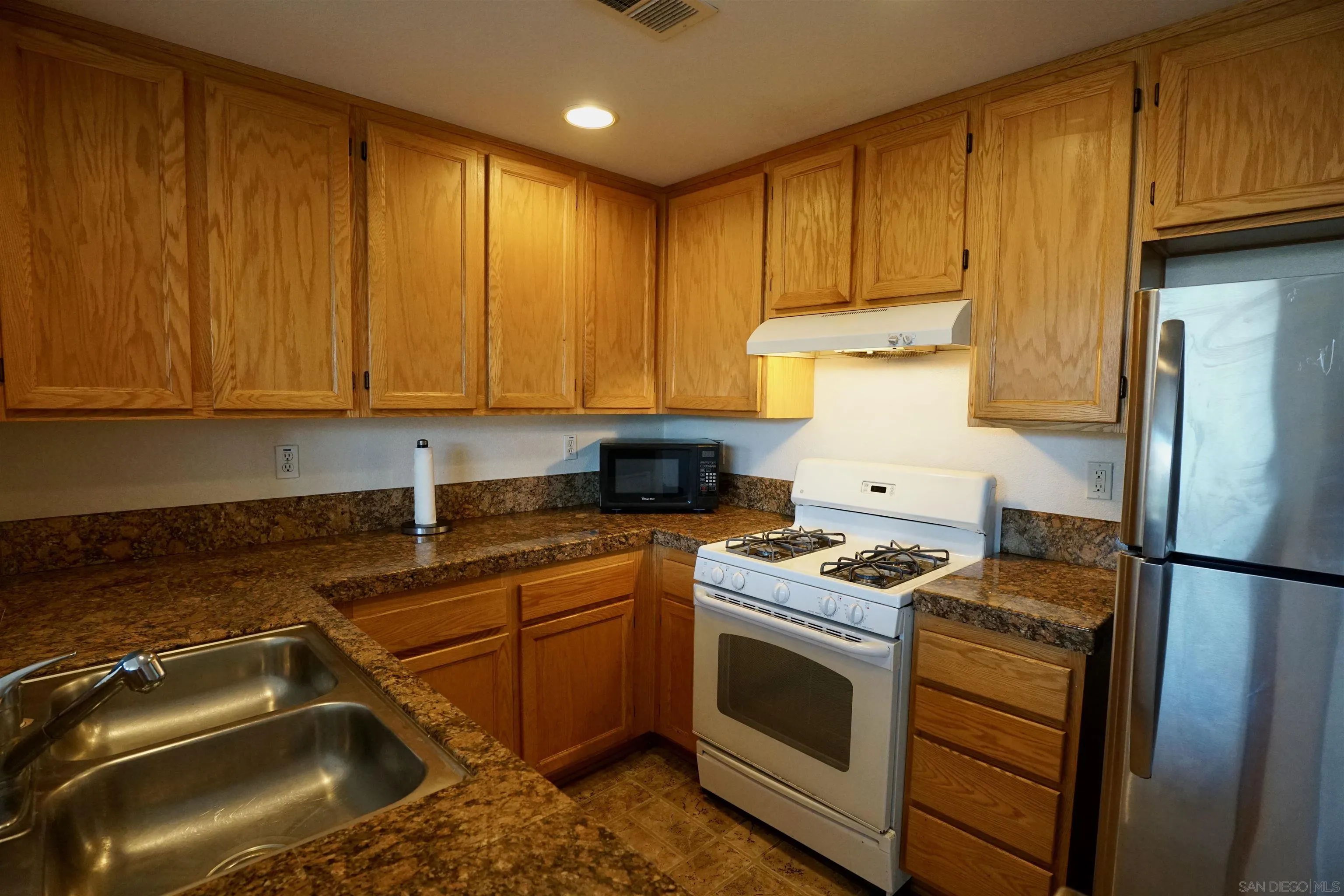 Photo #3: 250019659 Listing 