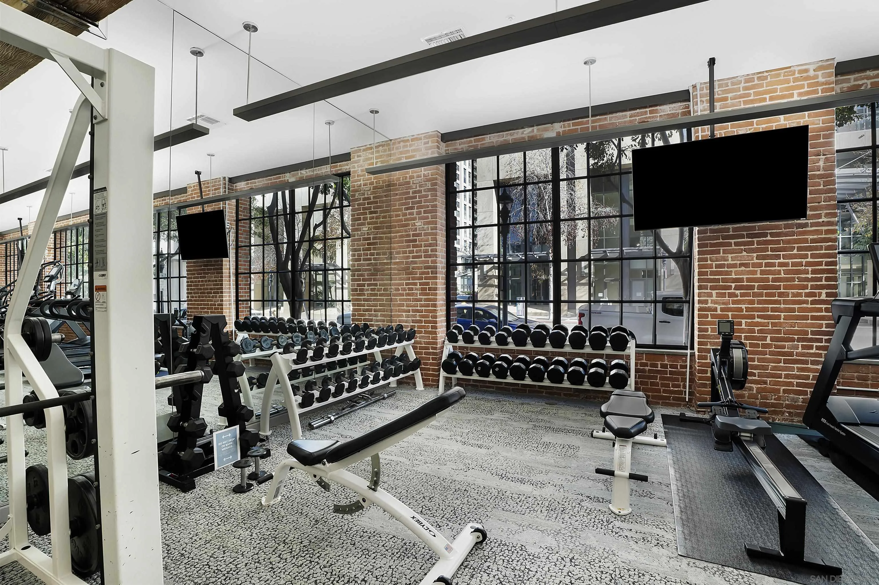 https://cdn.realtyfeed.com/cdn/127/250019663/e884469992687edcaa0636ae6ac80ae7.webp