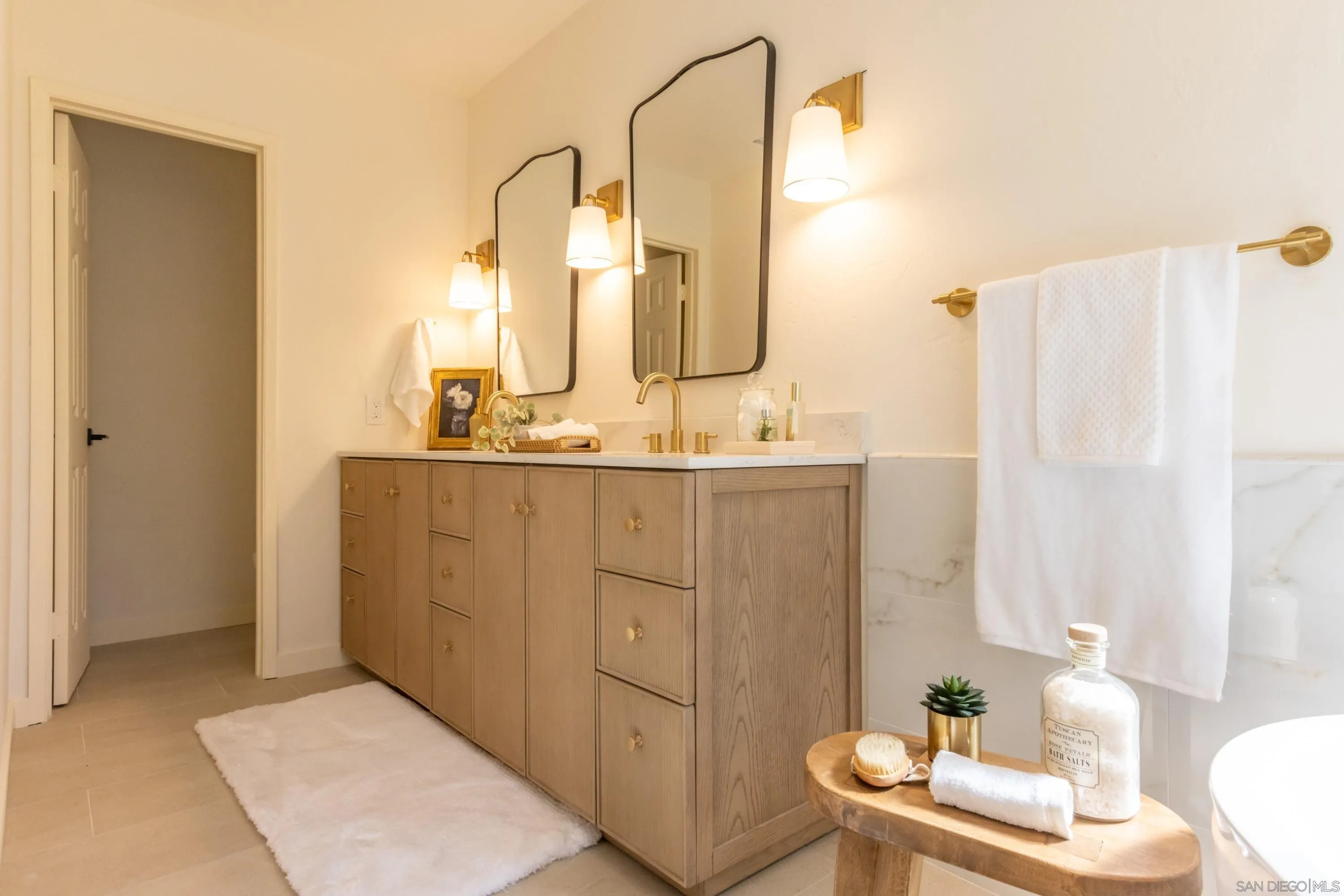 https://cdn.realtyfeed.com/cdn/127/250019704/b0ec05cc462aa07514cacc61932c753f.webp